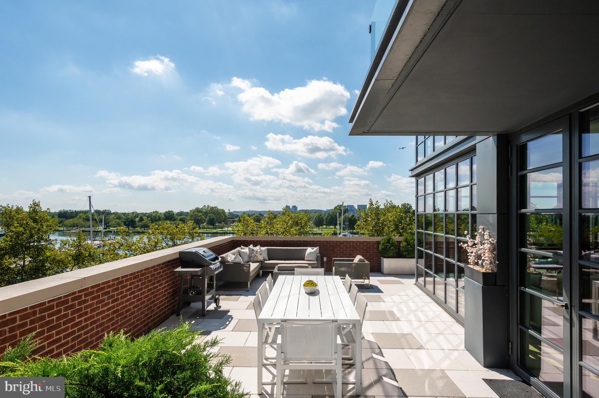 WATERFRONT SW RLA - Residential