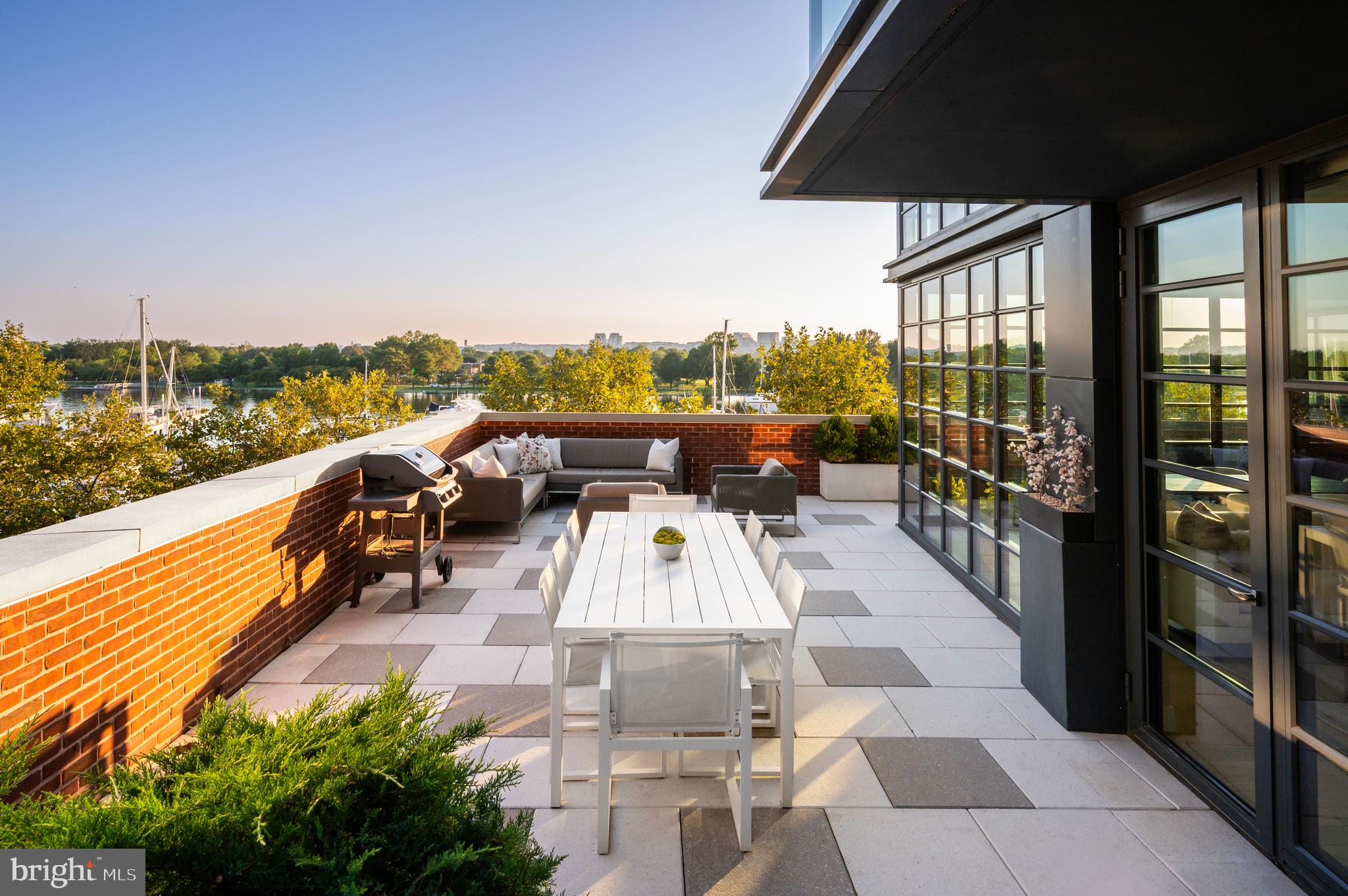 WATERFRONT SW RLA - Residential