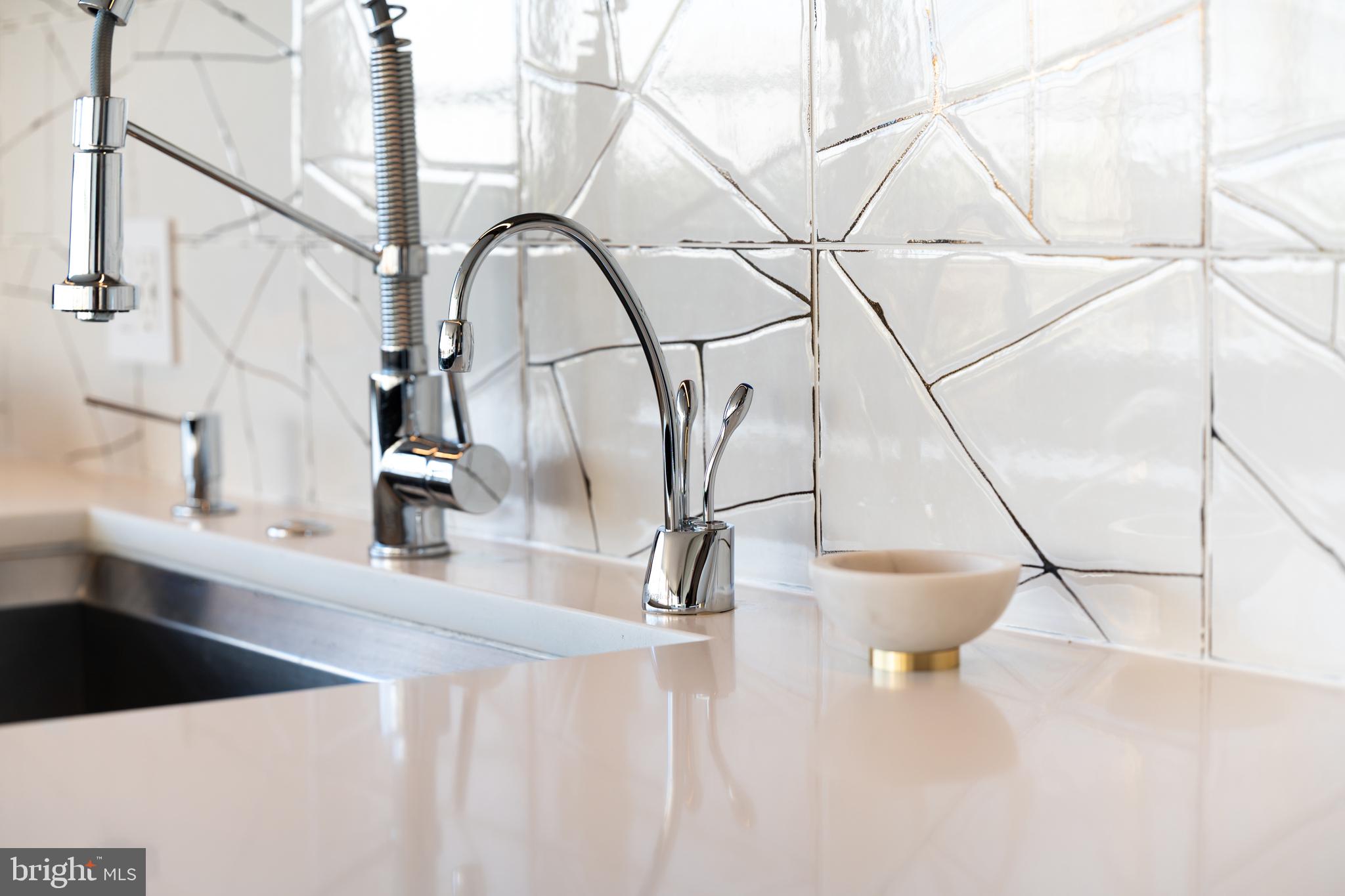 WATERFRONT SW RLA - Residential