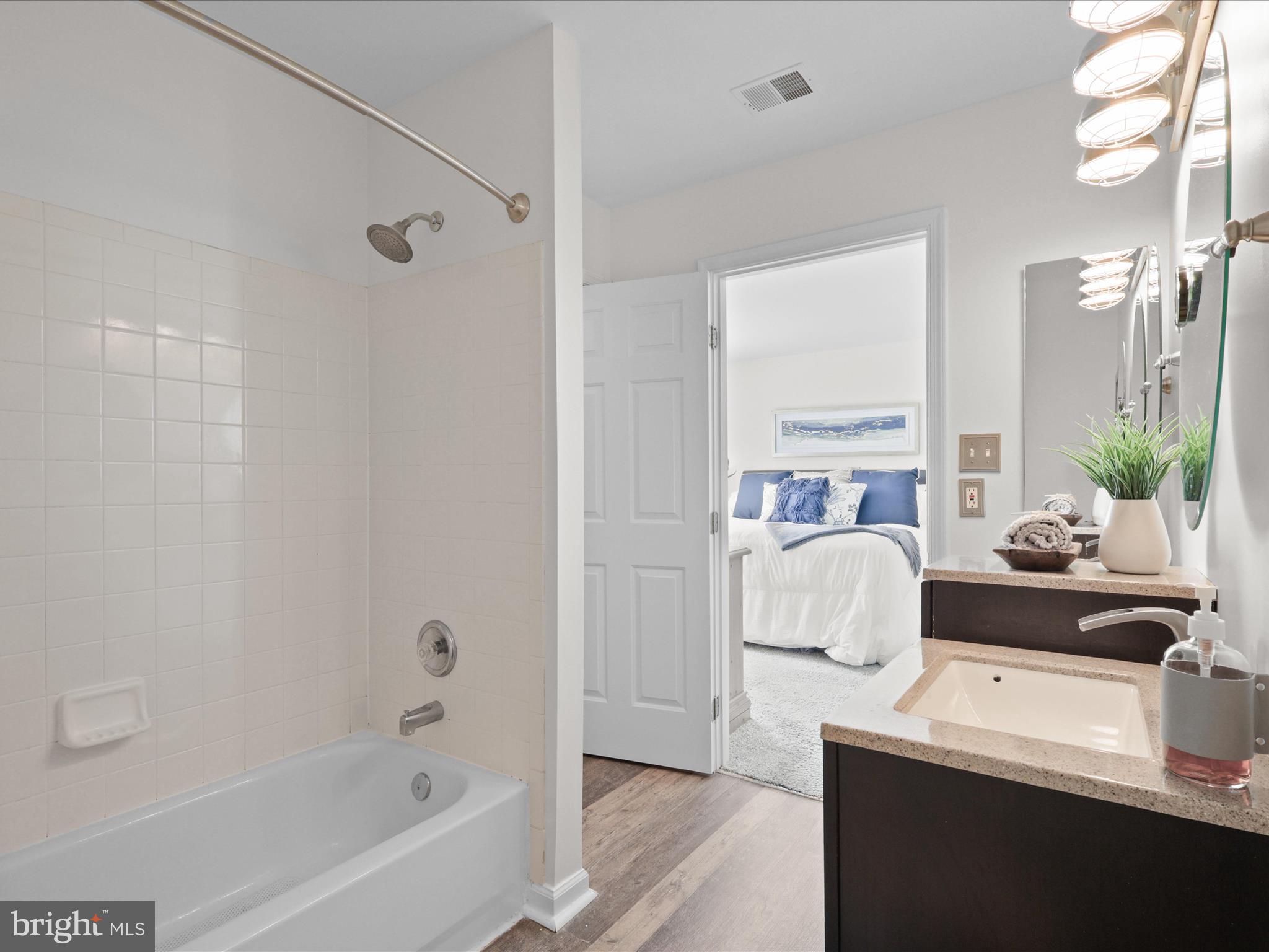 SOUTH RIDING - Residential