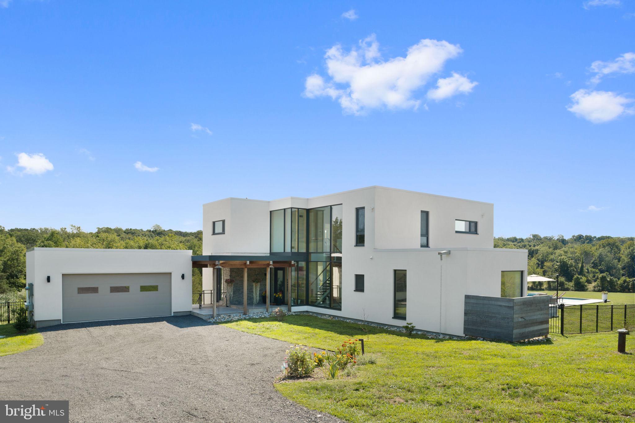 PEBBLE HILL - Residential