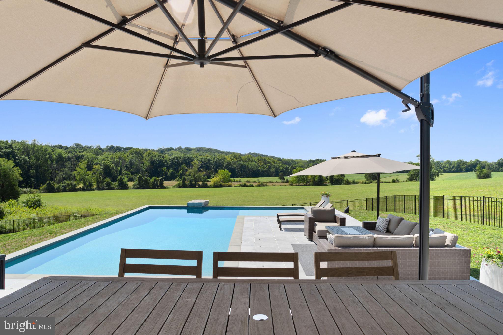 PEBBLE HILL - Residential