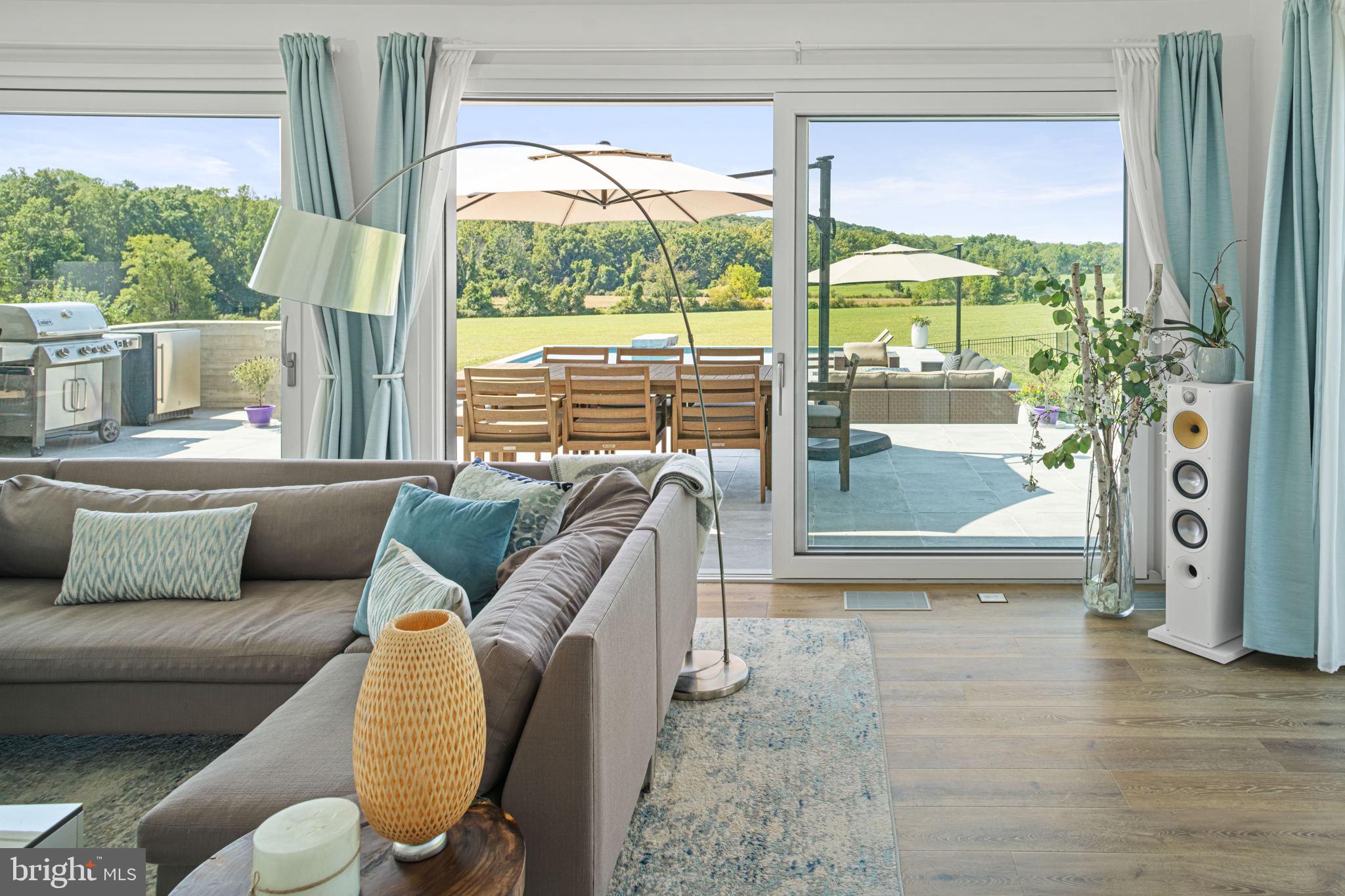 PEBBLE HILL - Residential