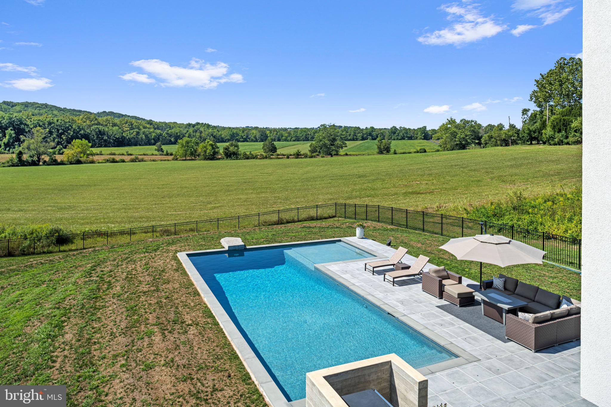 PEBBLE HILL - Residential