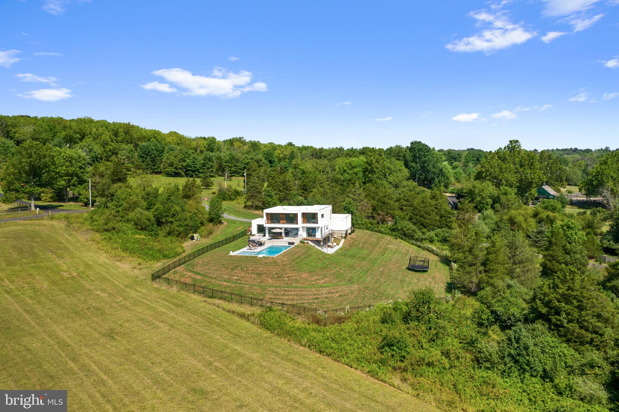 PEBBLE HILL - Residential