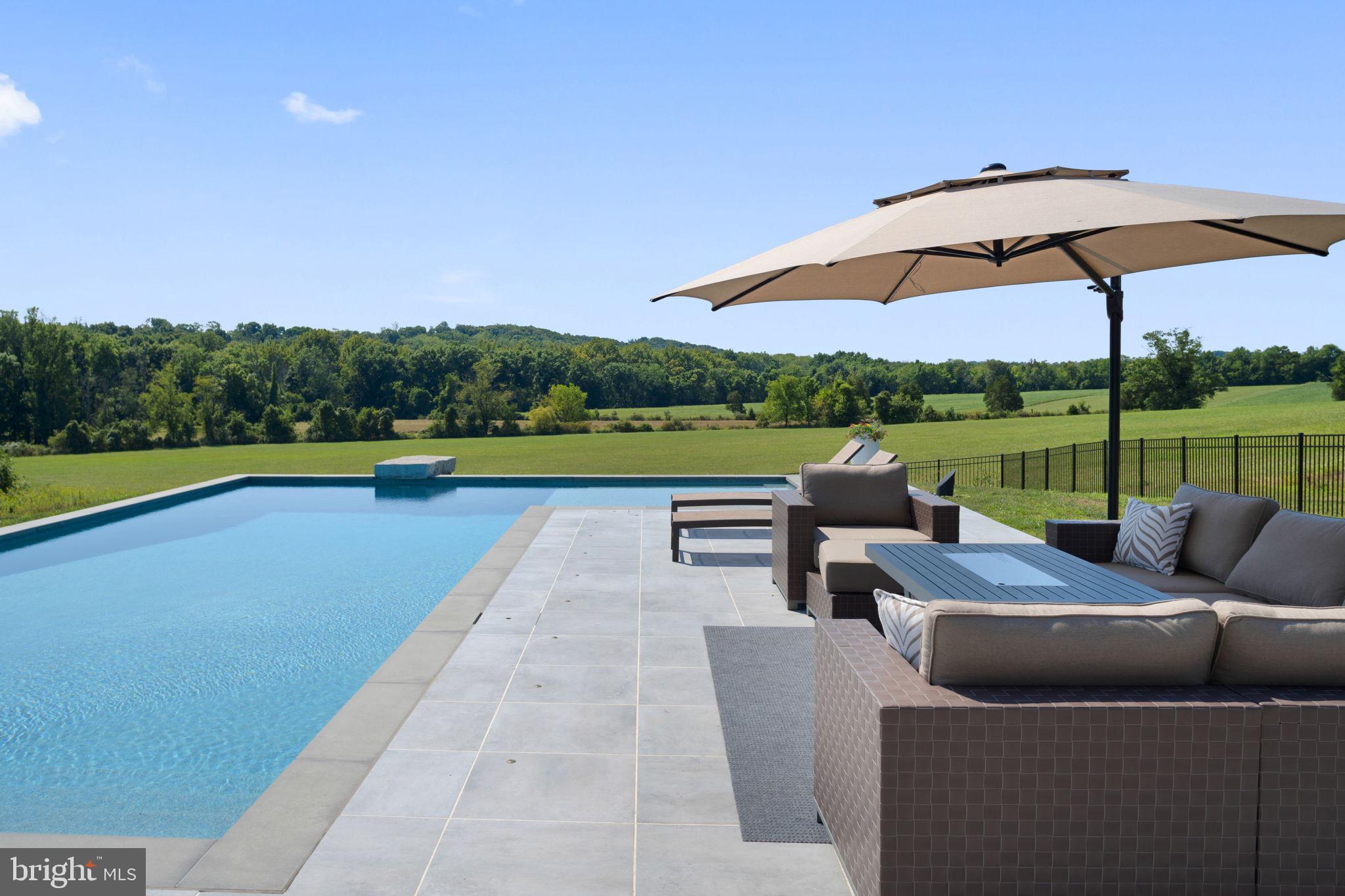 PEBBLE HILL - Residential