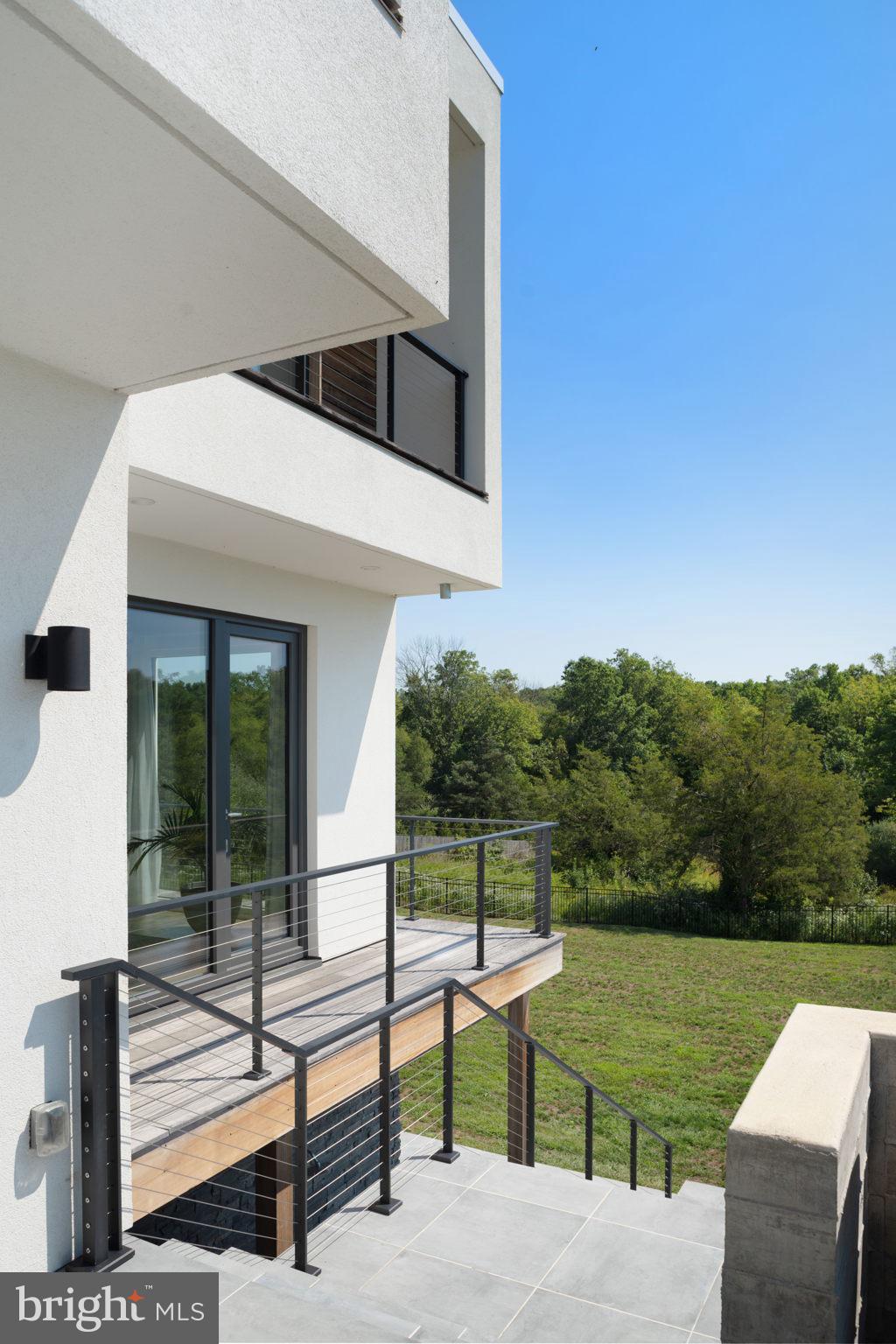 PEBBLE HILL - Residential