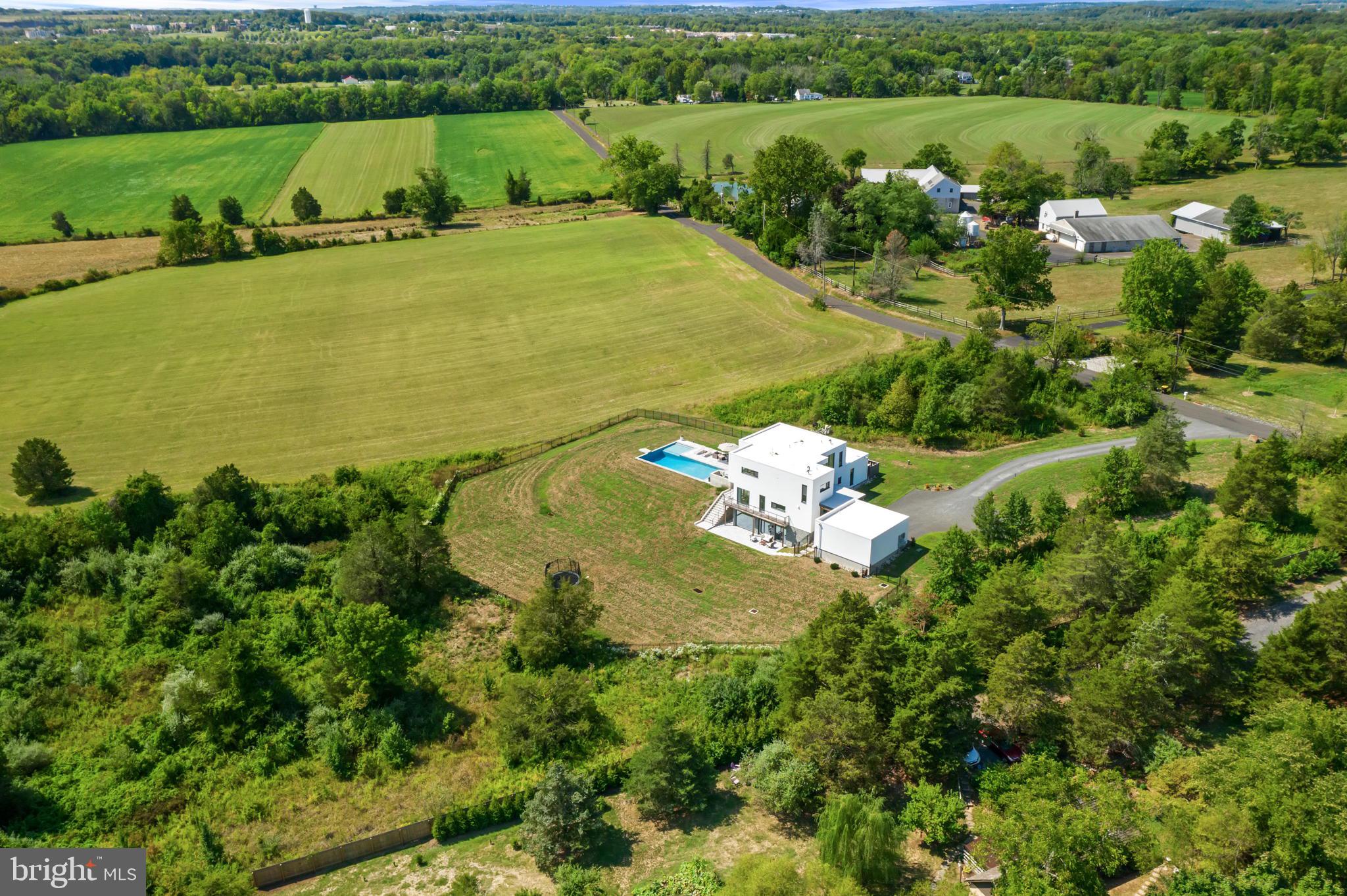 PEBBLE HILL - Residential