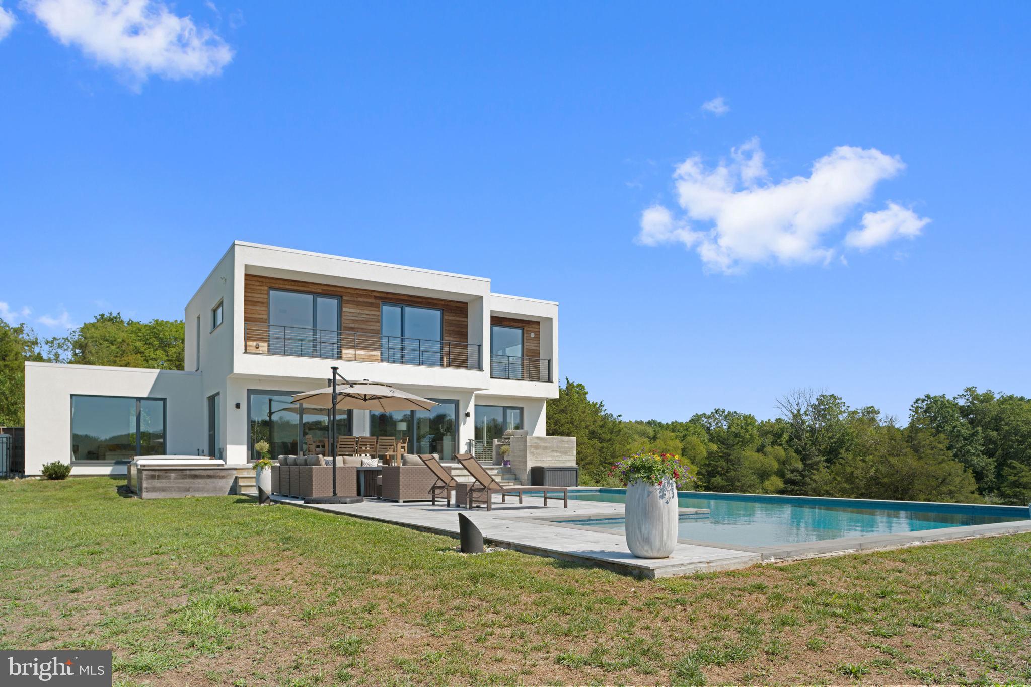 PEBBLE HILL - Residential