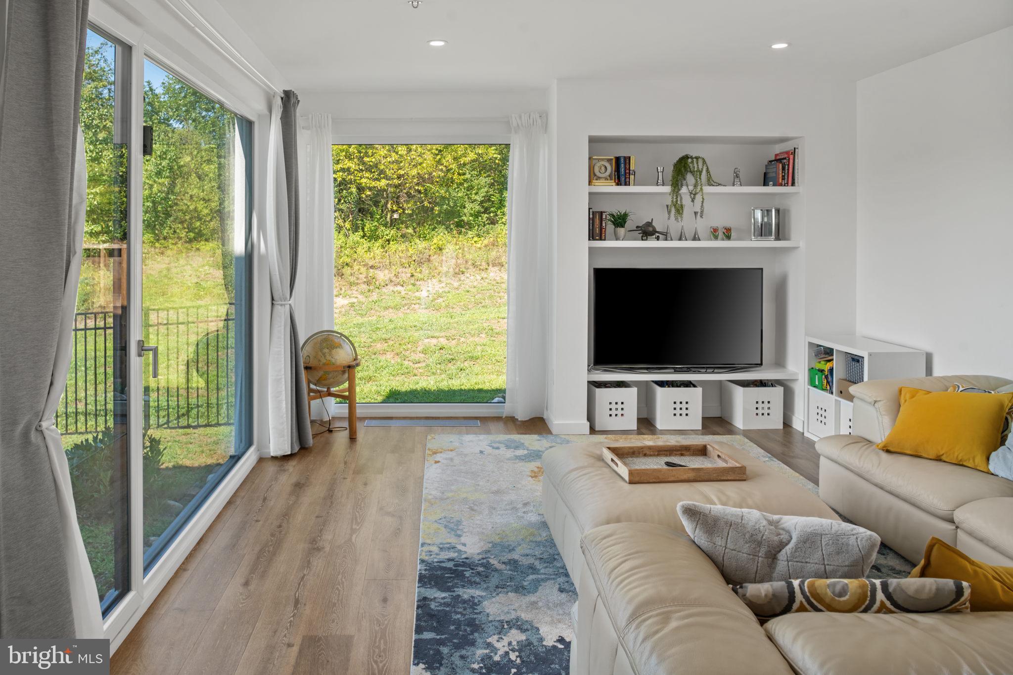 PEBBLE HILL - Residential