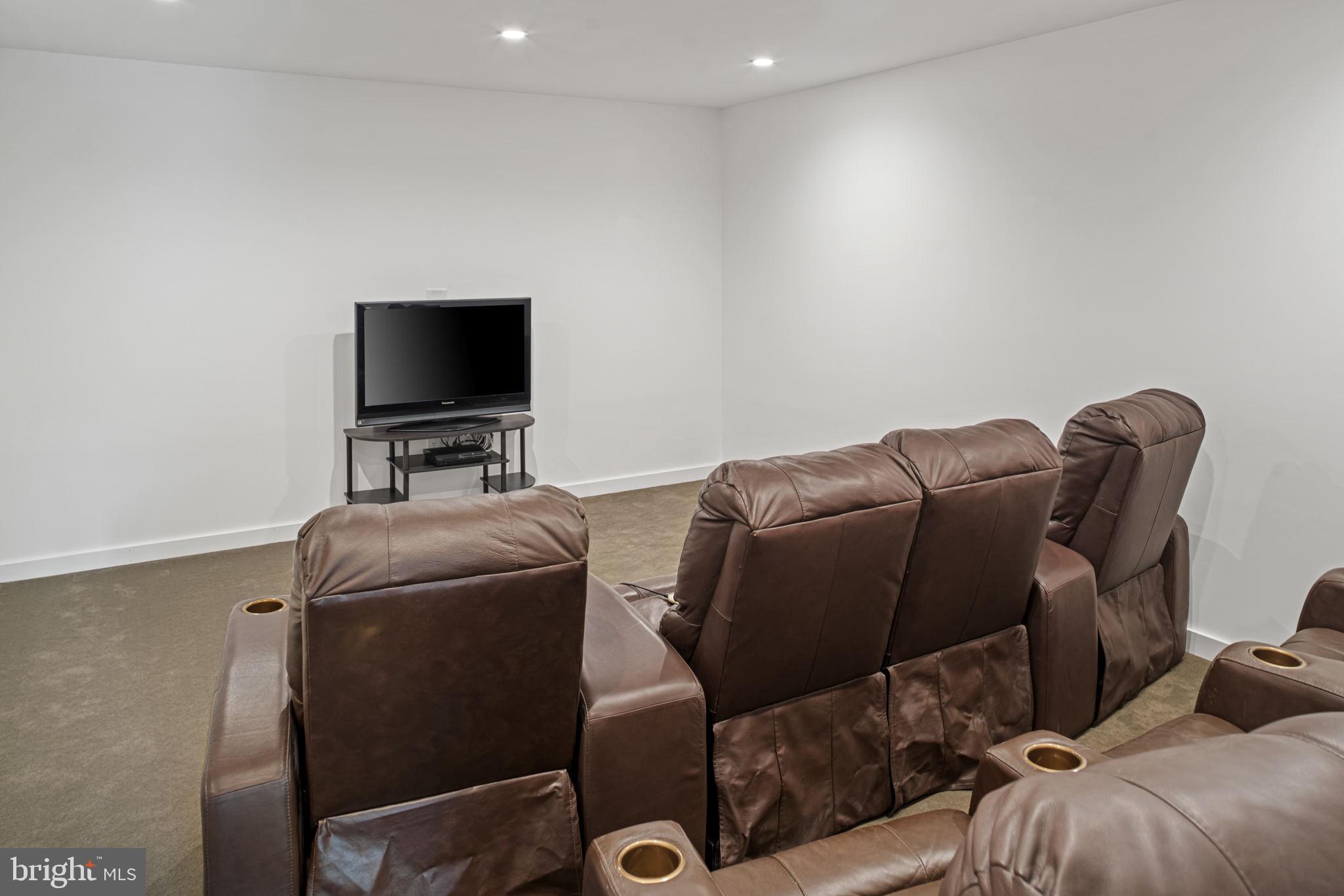 PEBBLE HILL - Residential