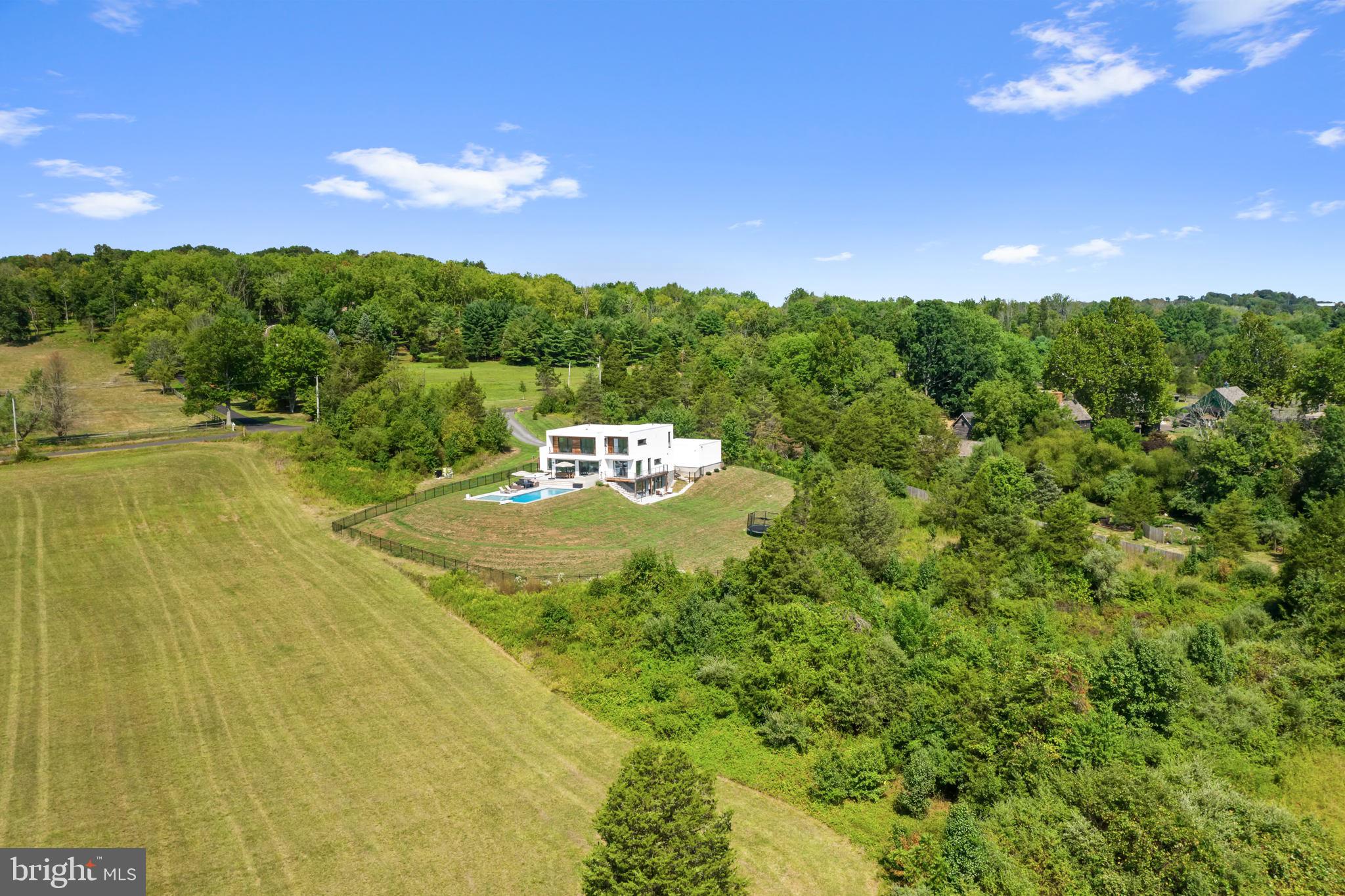 PEBBLE HILL - Residential