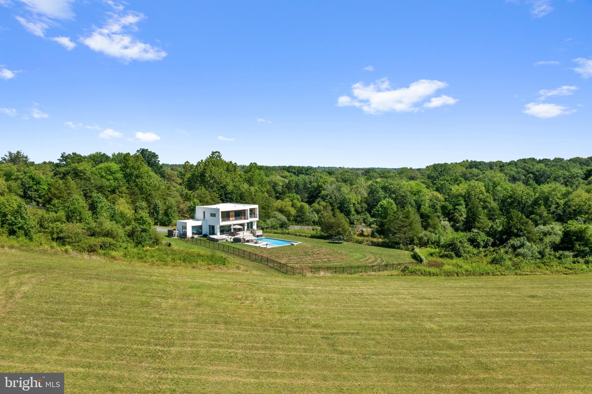 PEBBLE HILL - Residential