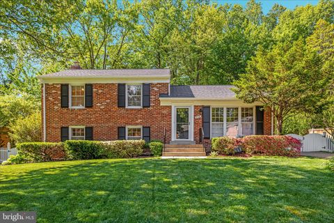 Photo of 2406 Claremont Drive, FALLS CHURCH, VA 22043 (MLS # VAFX2308236)