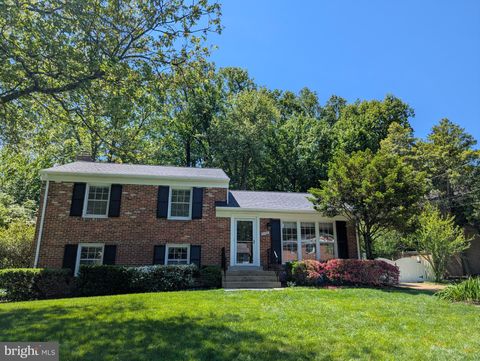 Photo of 2406 Claremont Drive, FALLS CHURCH, VA 22043 (MLS # VAFX2308236)