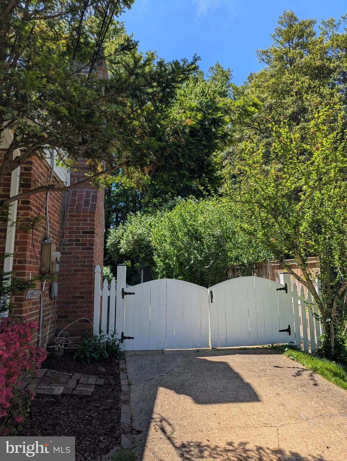 2406 CLAREMONT DRIVE
