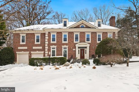 Photo of 9646 Eagle Ridge Drive, BETHESDA, MD 20817 (MLS # MDMC2213104)