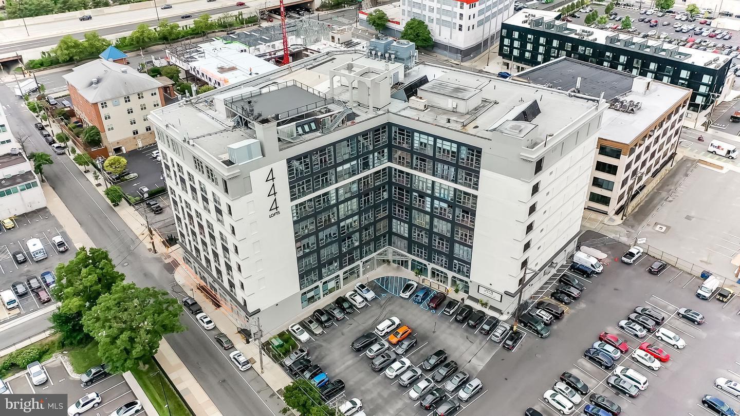 NORTHERN LIBERTIES - Commercial Lease