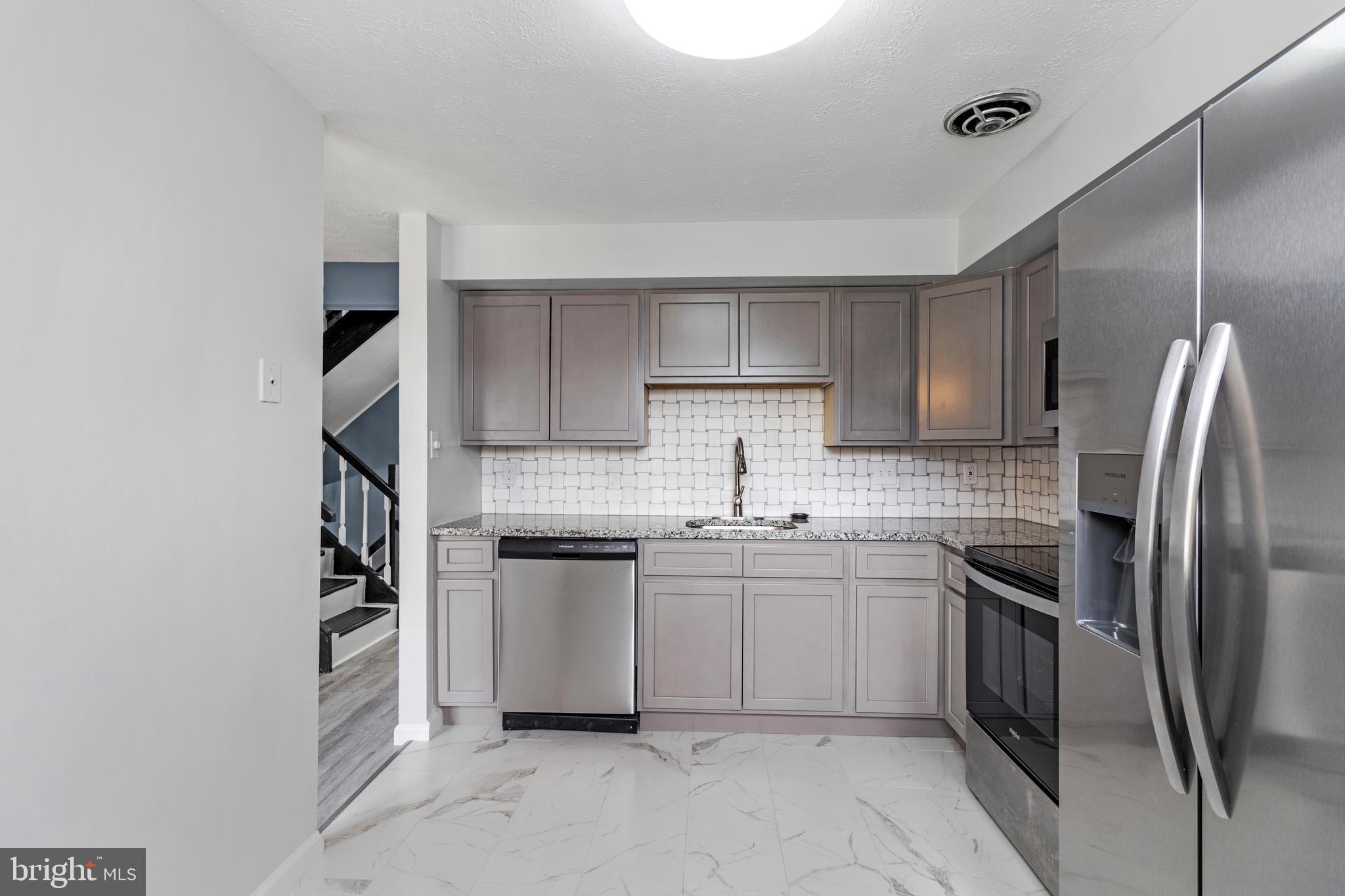 WESTHAMPTON - Residential