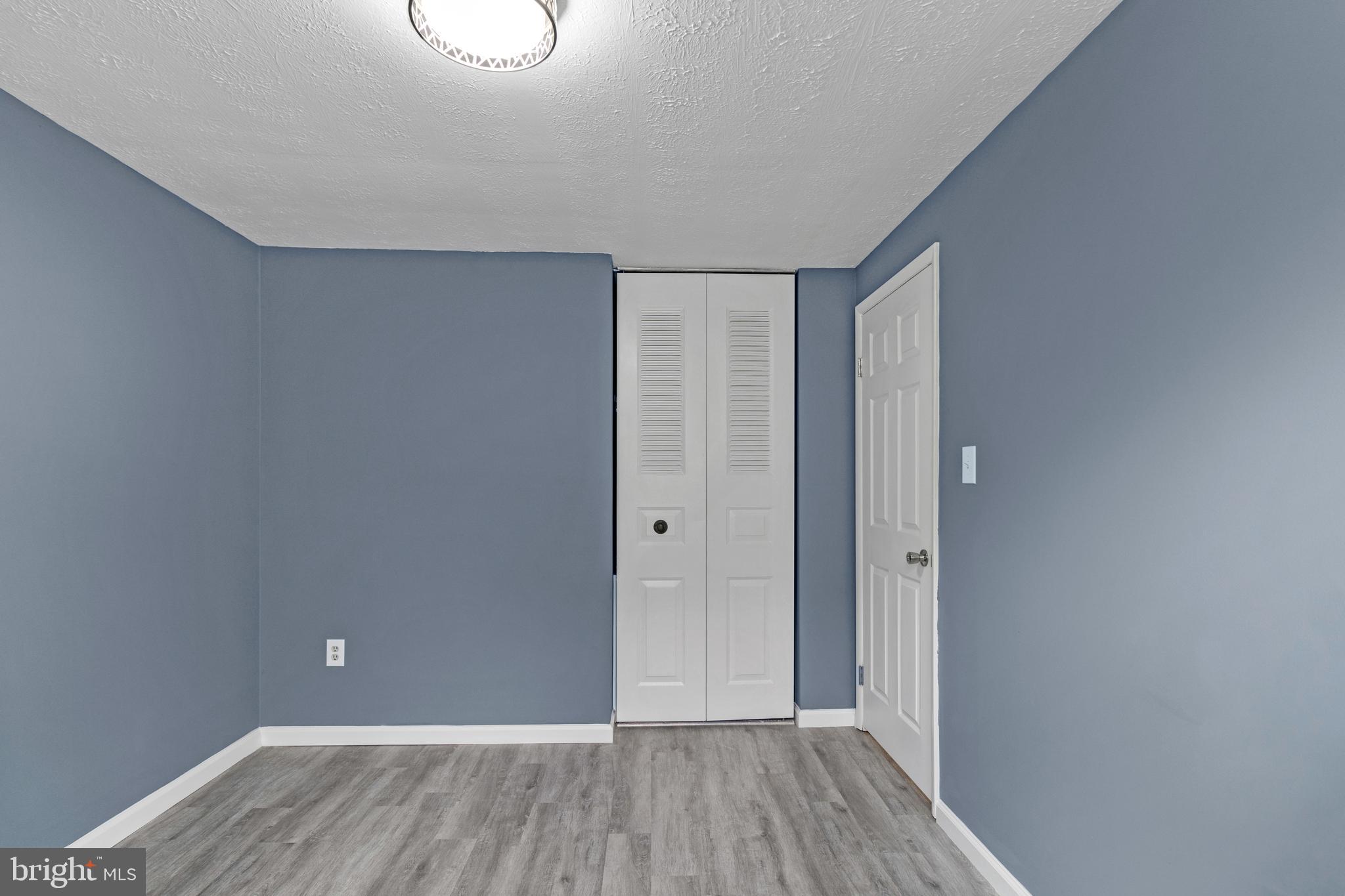 WESTHAMPTON - Residential