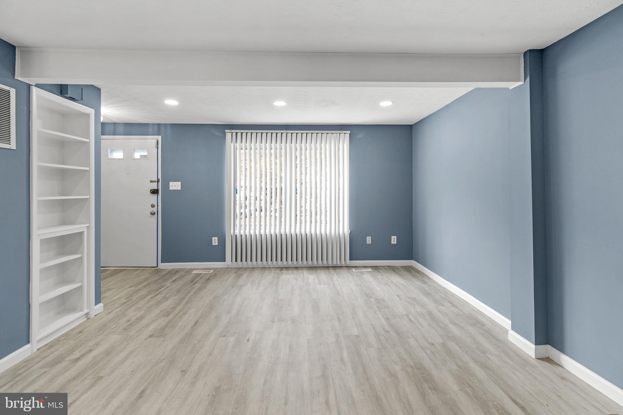 WESTHAMPTON - Residential