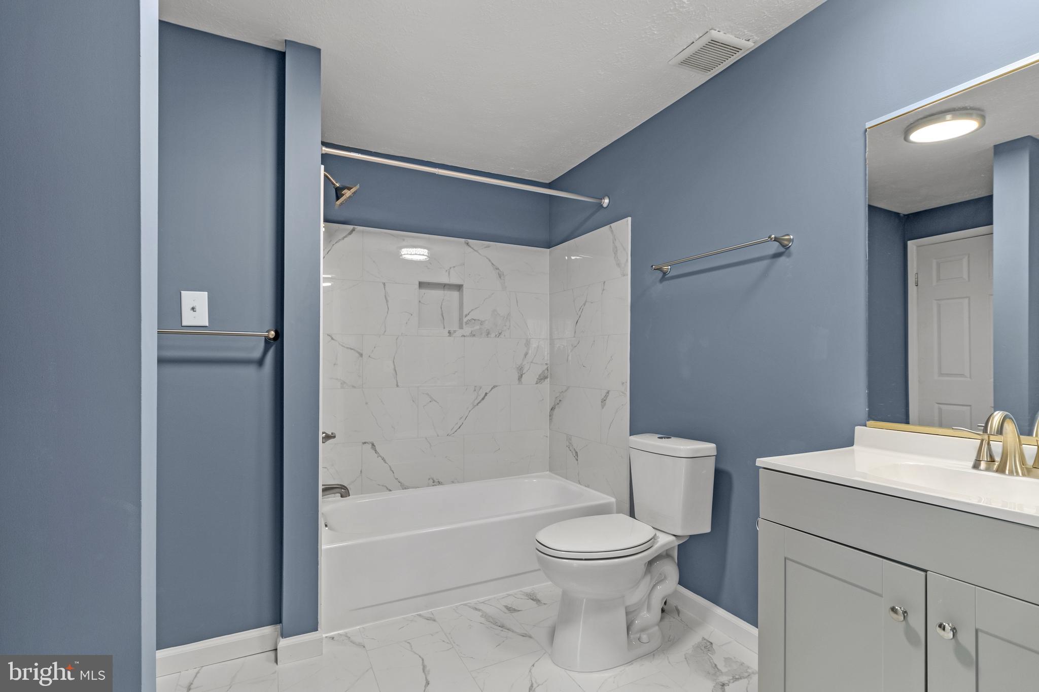 WESTHAMPTON - Residential