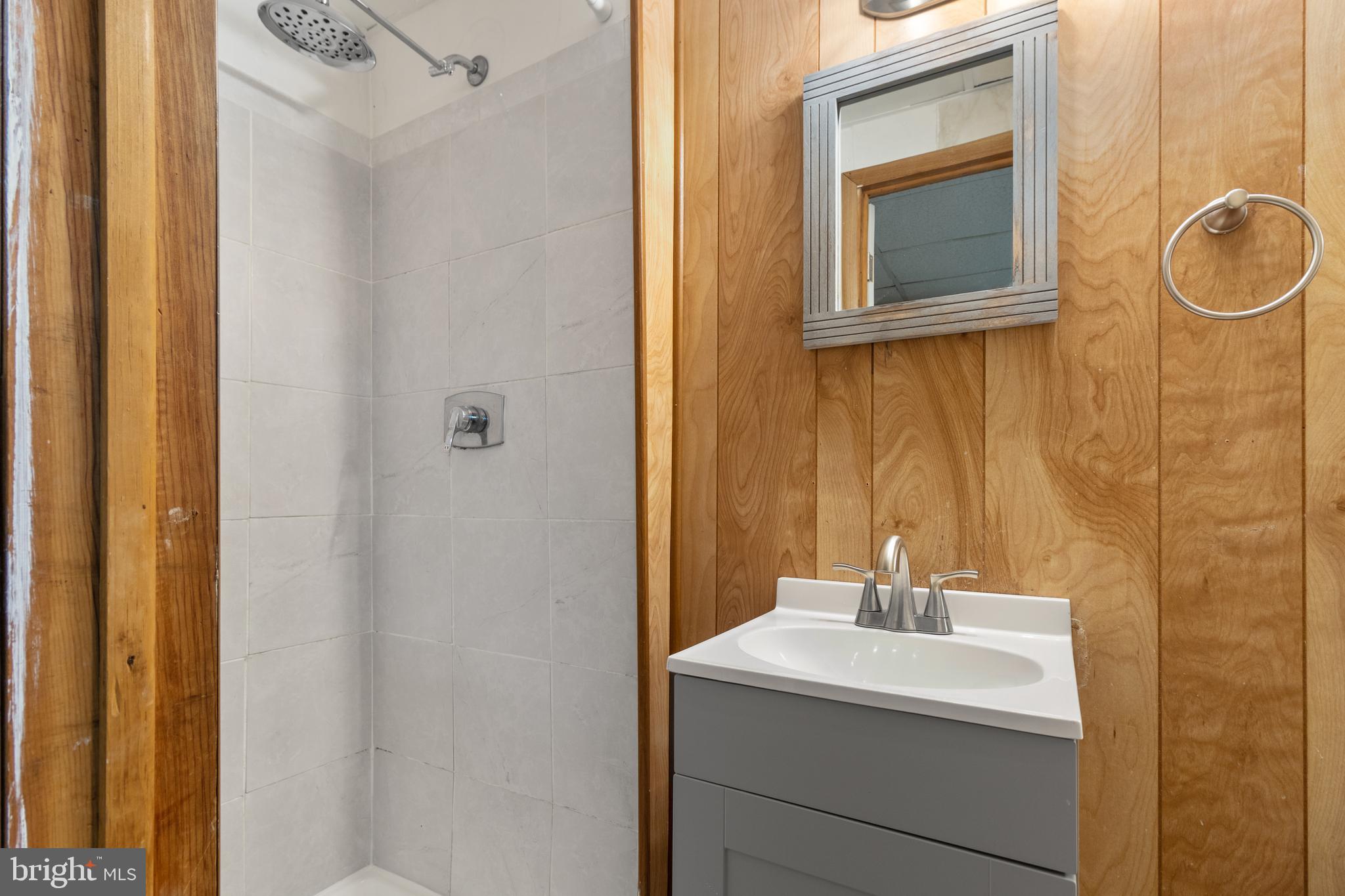 WESTHAMPTON - Residential