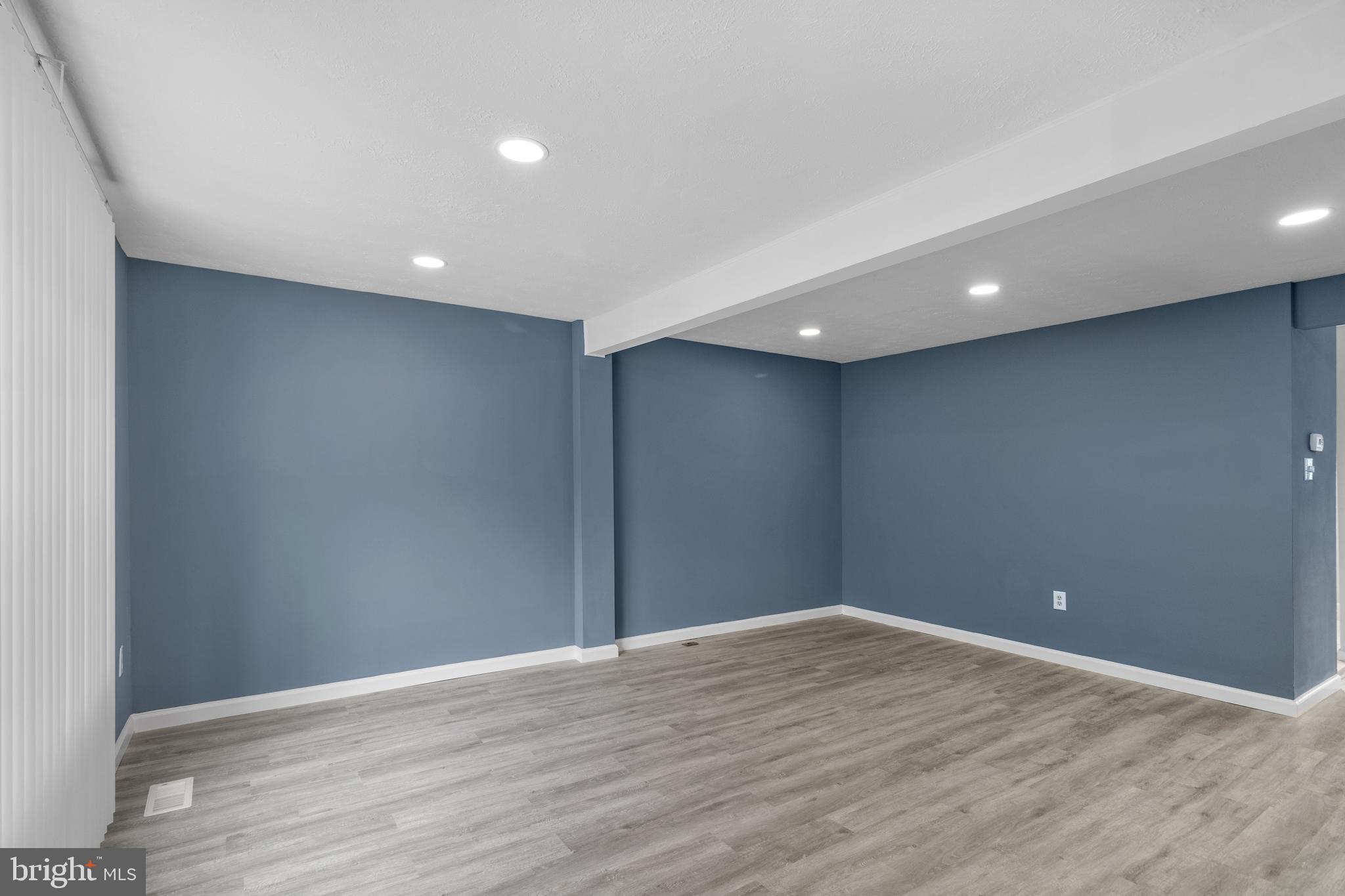 WESTHAMPTON - Residential