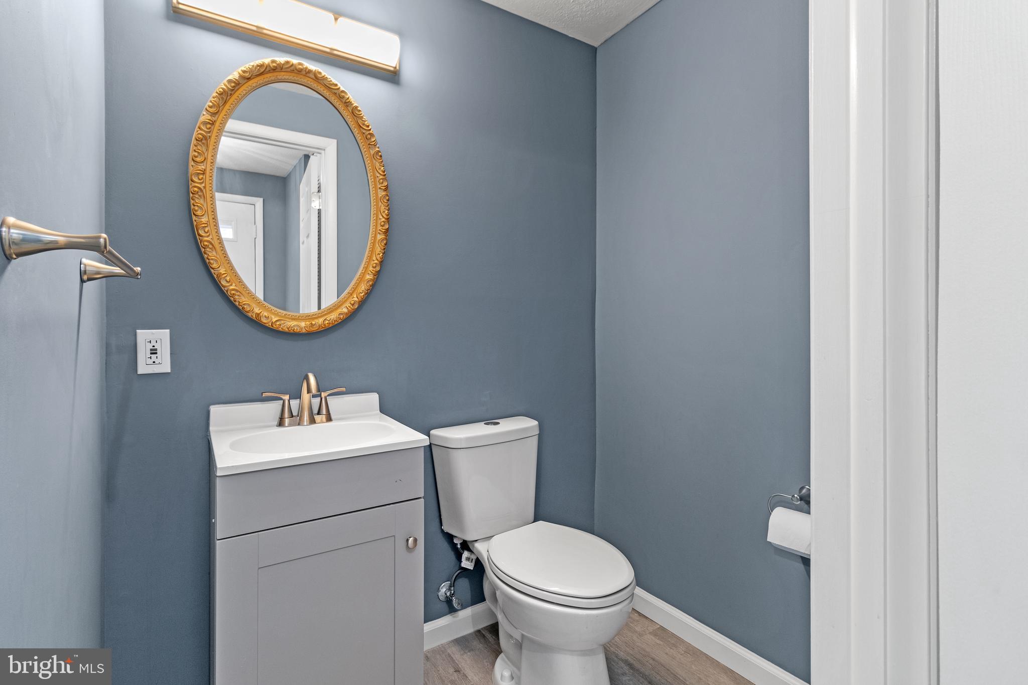 WESTHAMPTON - Residential