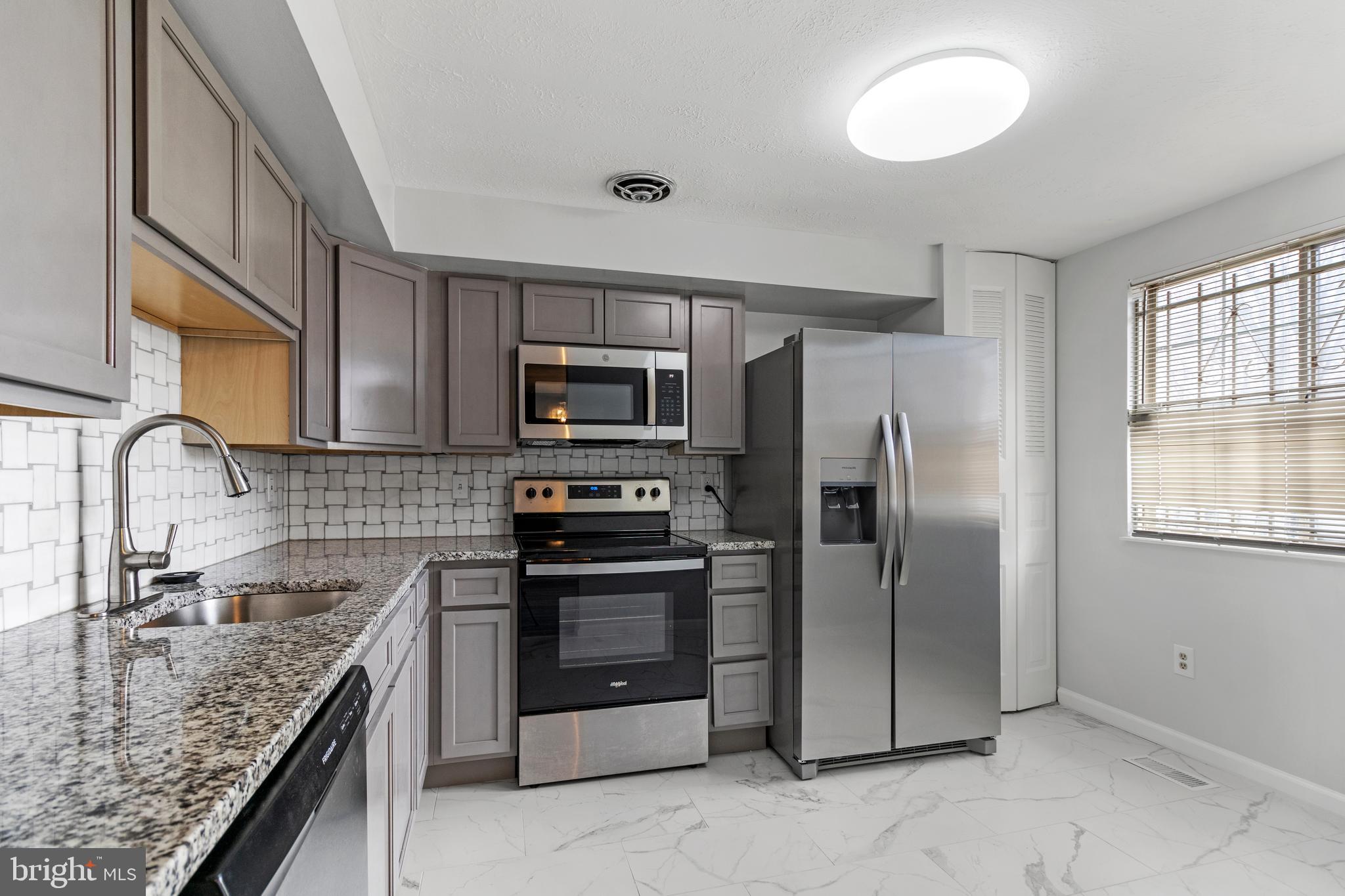 WESTHAMPTON - Residential