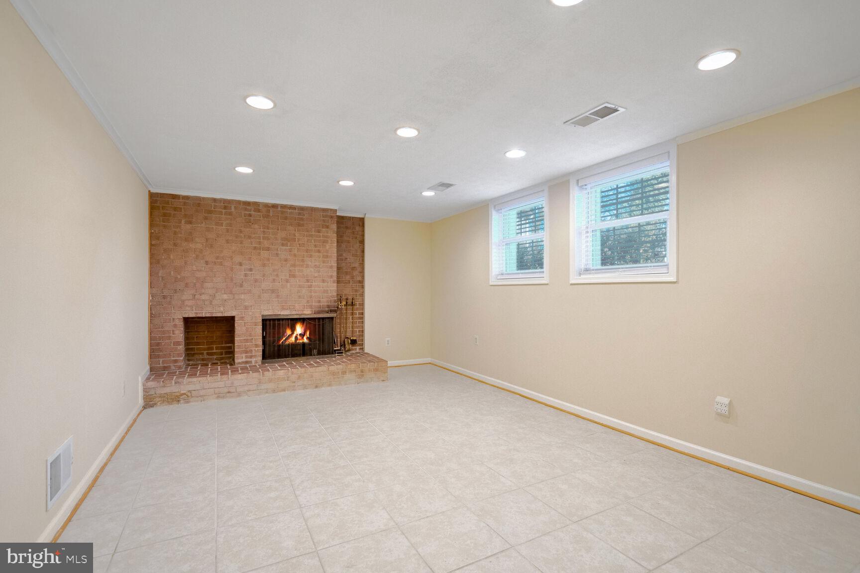 WOODBURN - Residential Lease