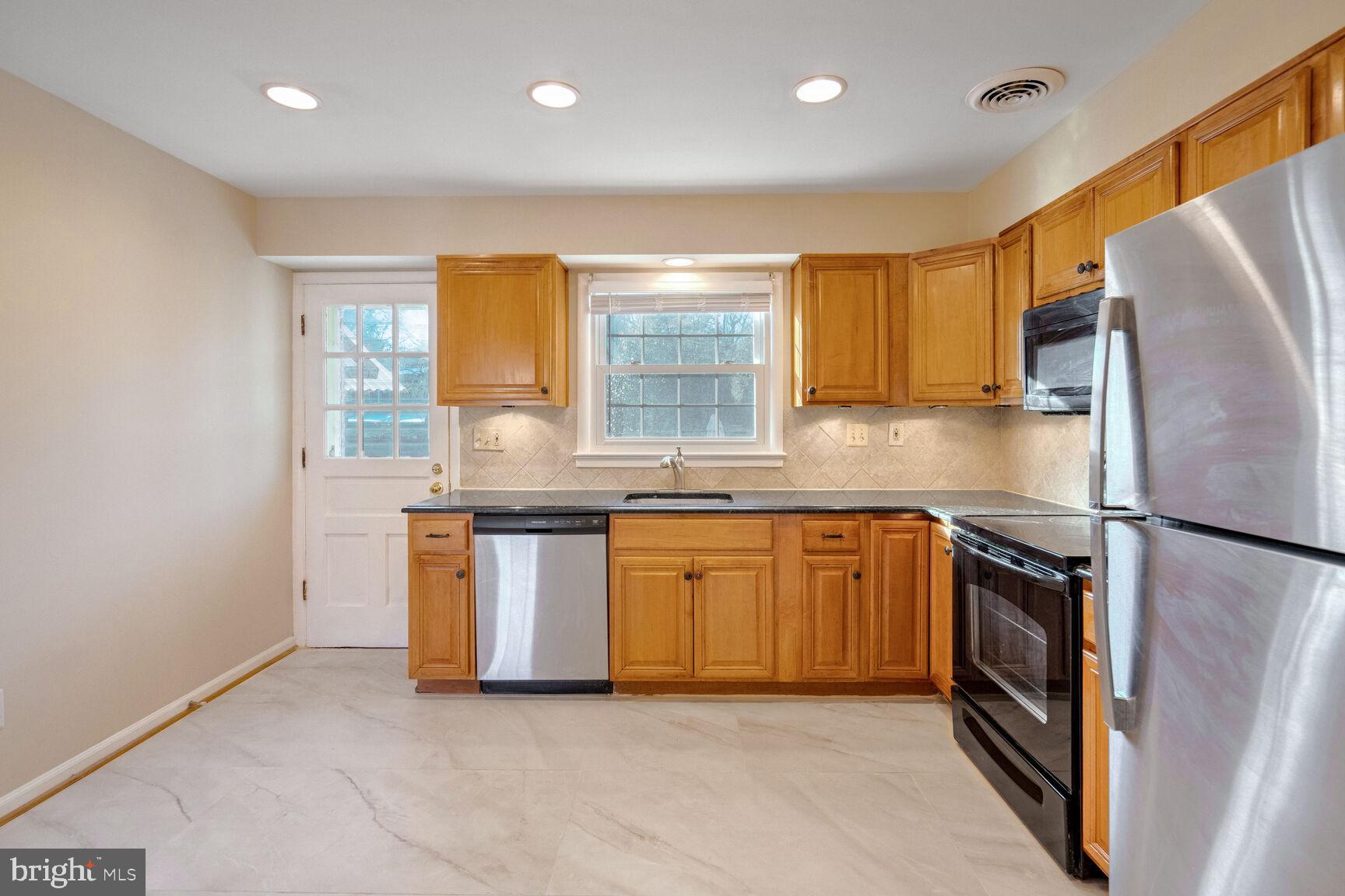 WOODBURN - Residential Lease