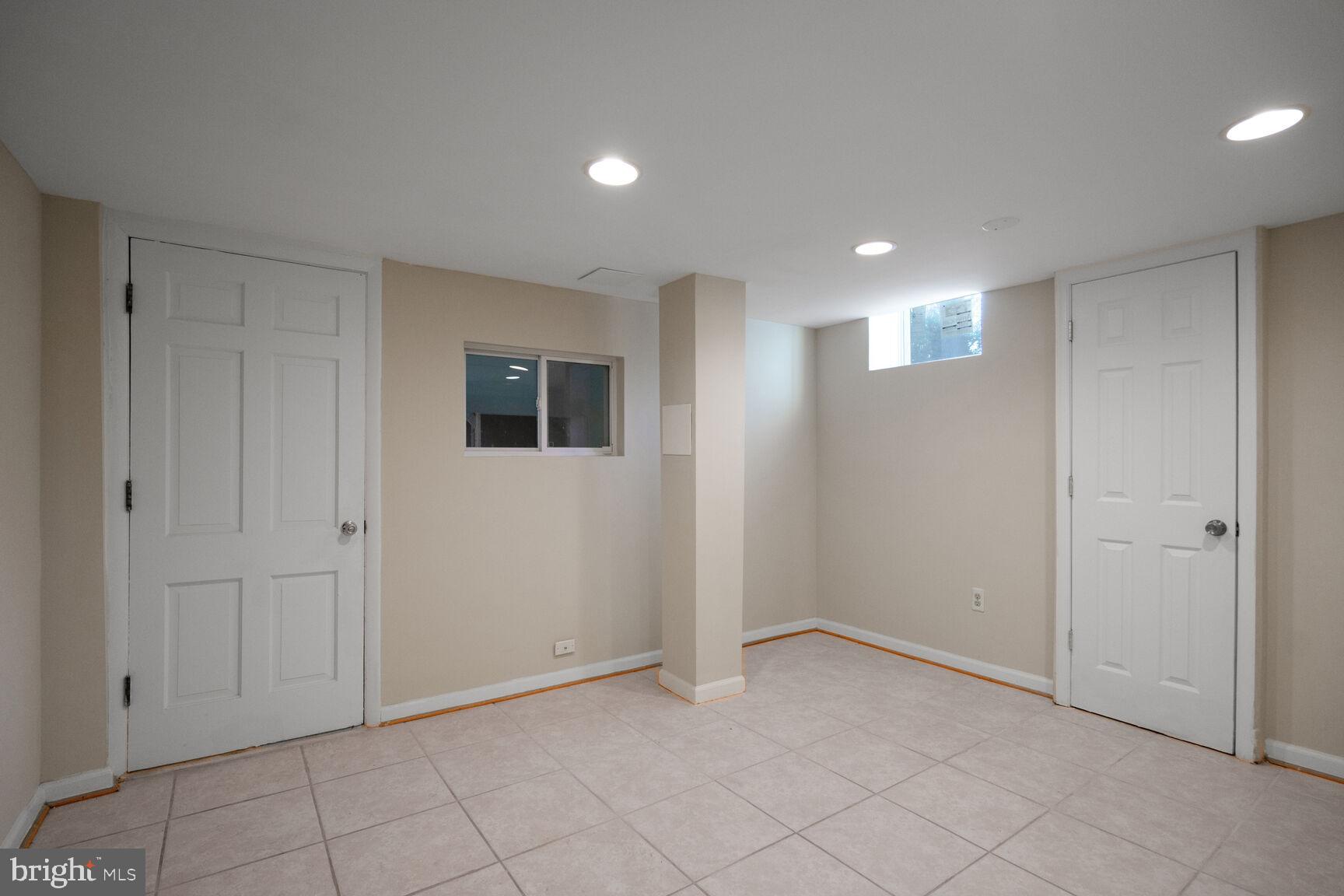 WOODBURN - Residential Lease