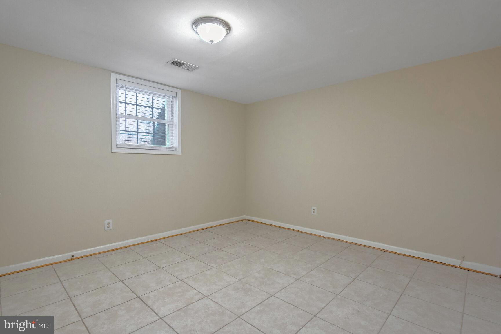 WOODBURN - Residential Lease