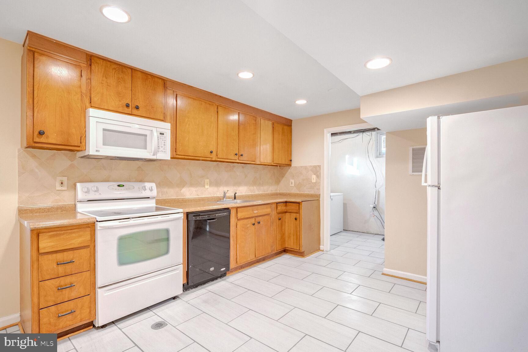 WOODBURN - Residential Lease