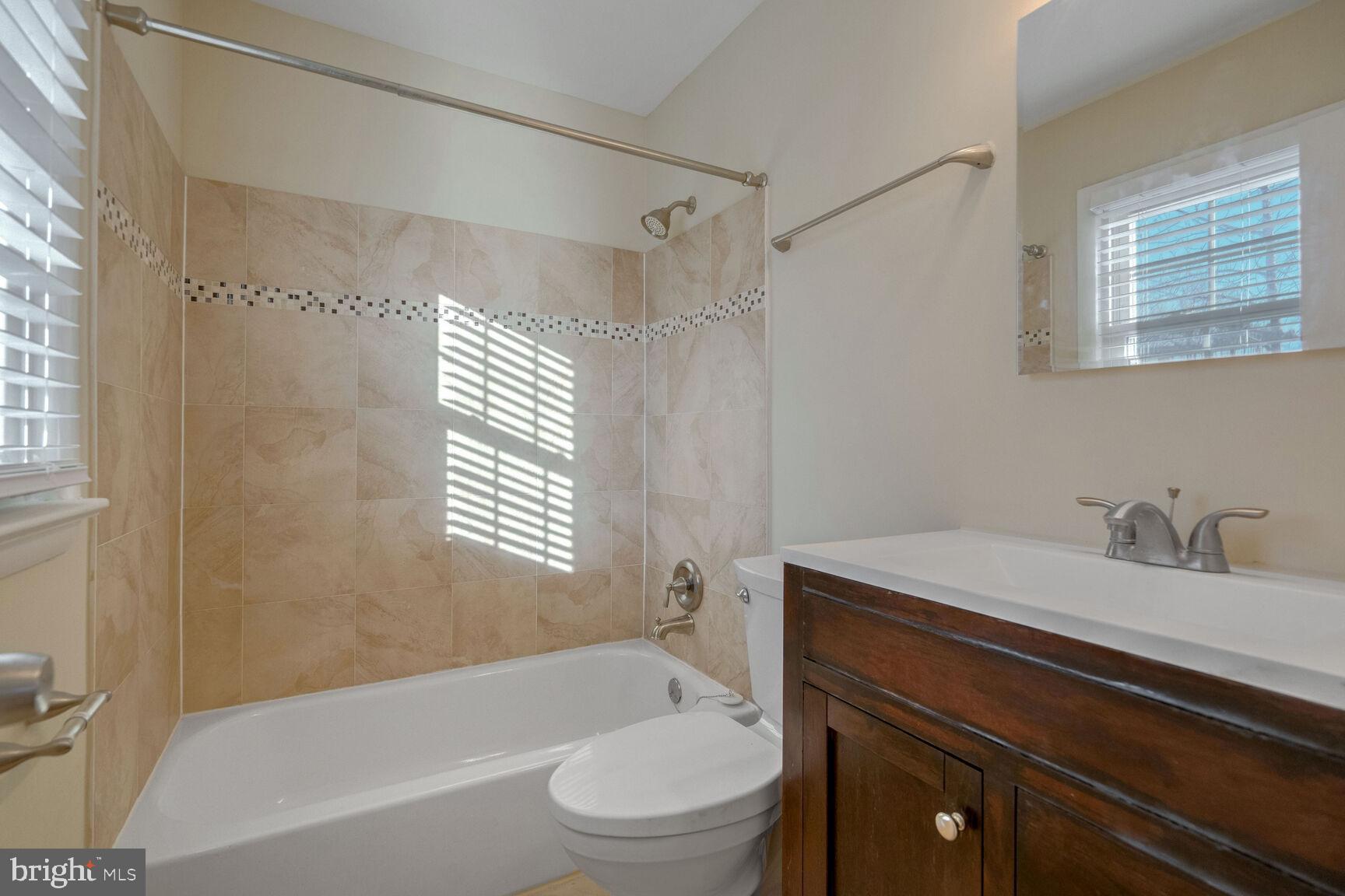 WOODBURN - Residential Lease