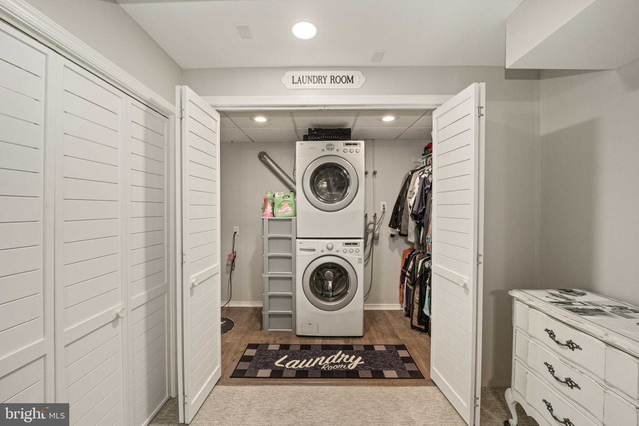 WHISPERING VALLEY - Residential