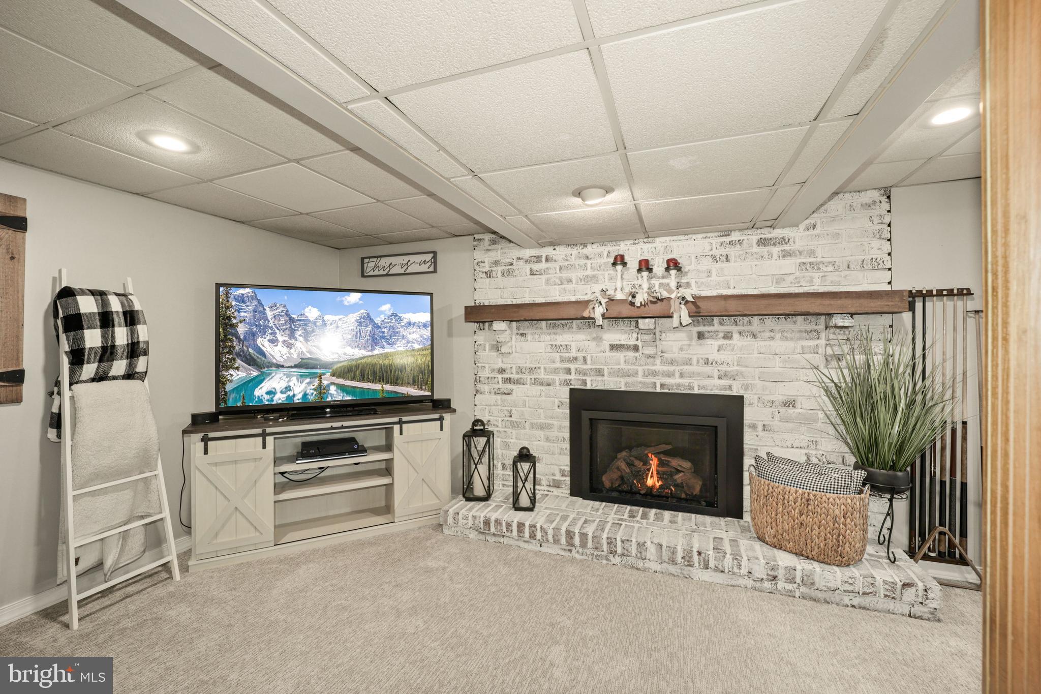 WHISPERING VALLEY - Residential