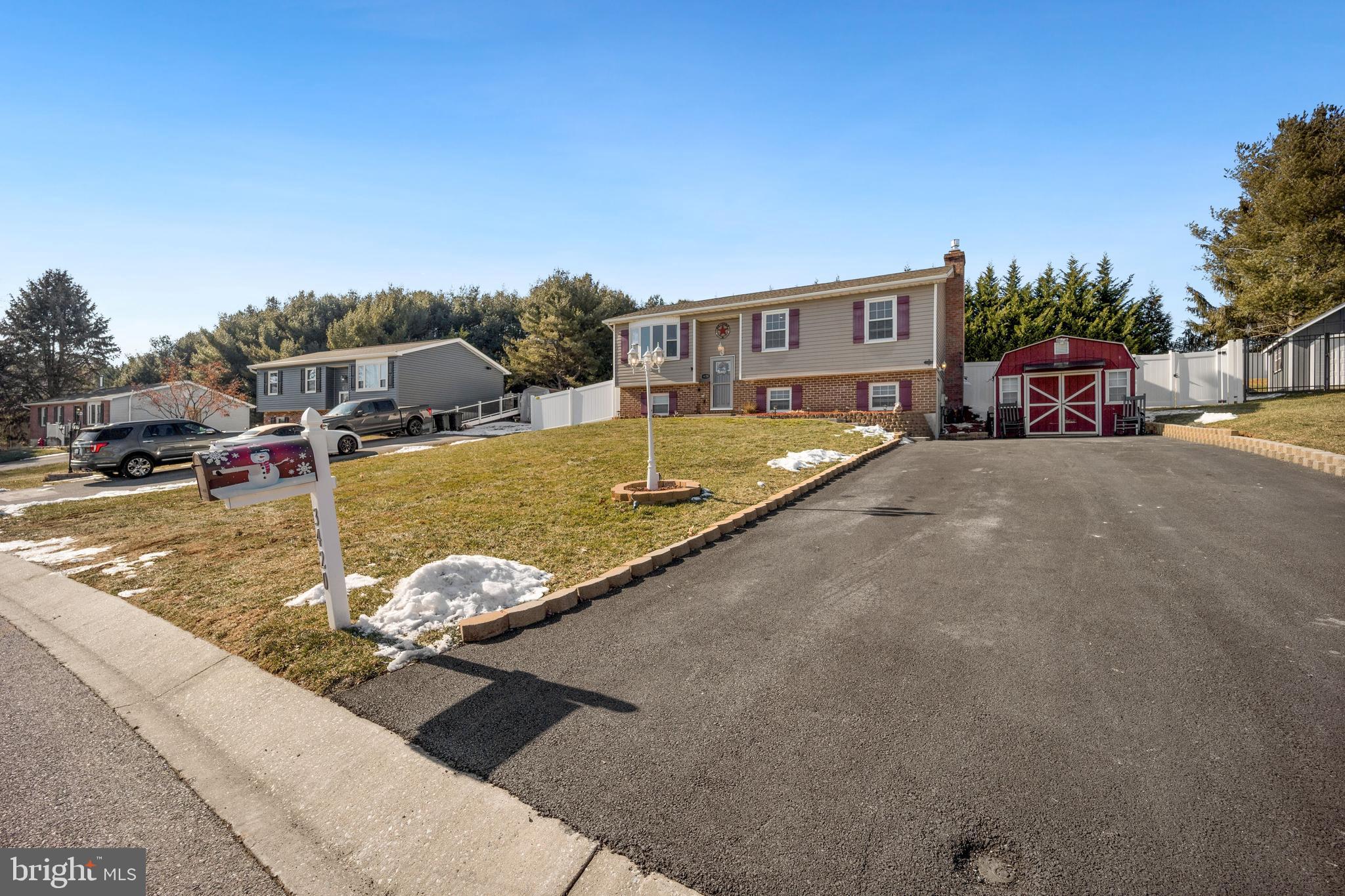 WHISPERING VALLEY - Residential