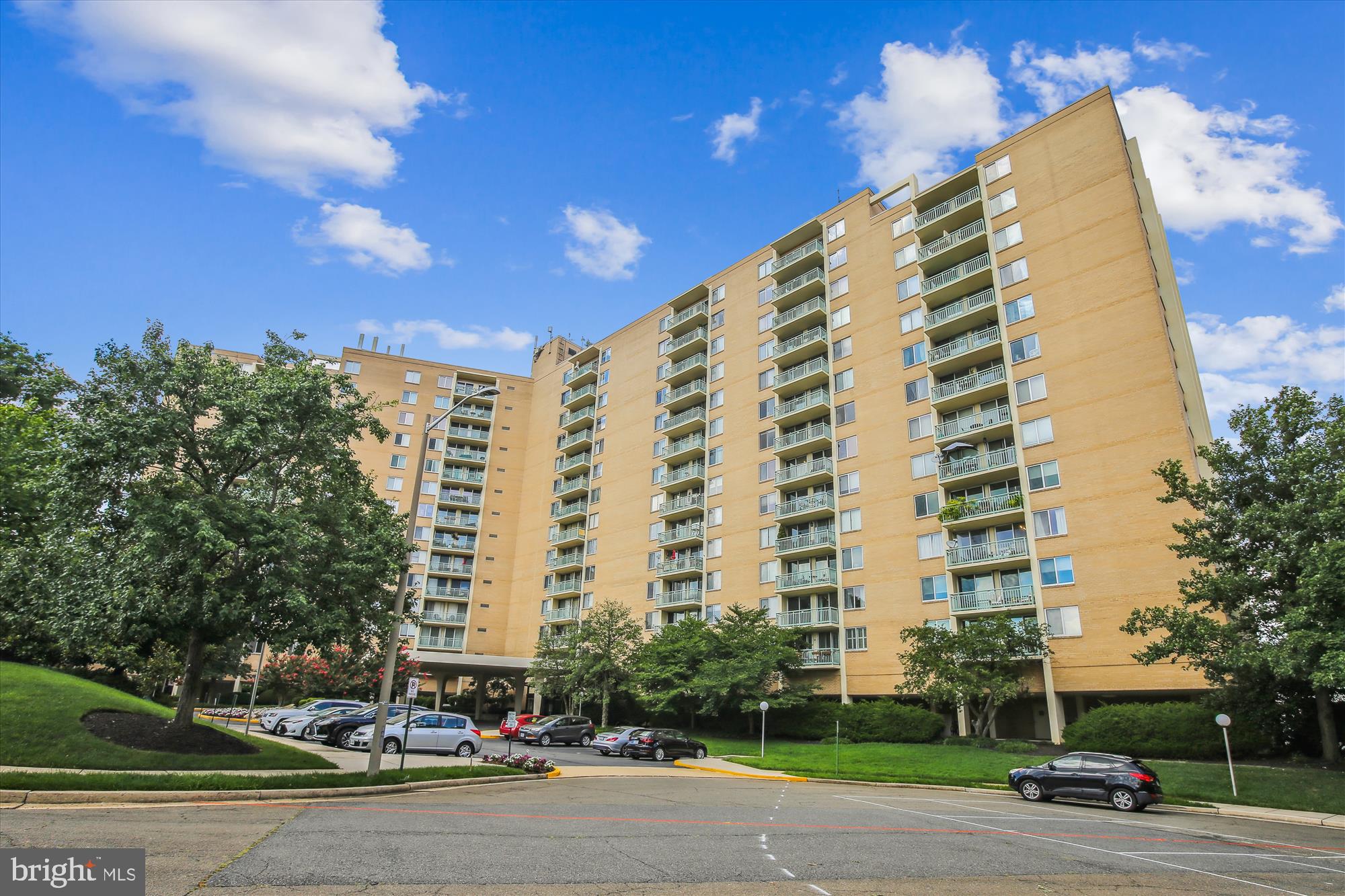 501 SLATERS LANE 1407