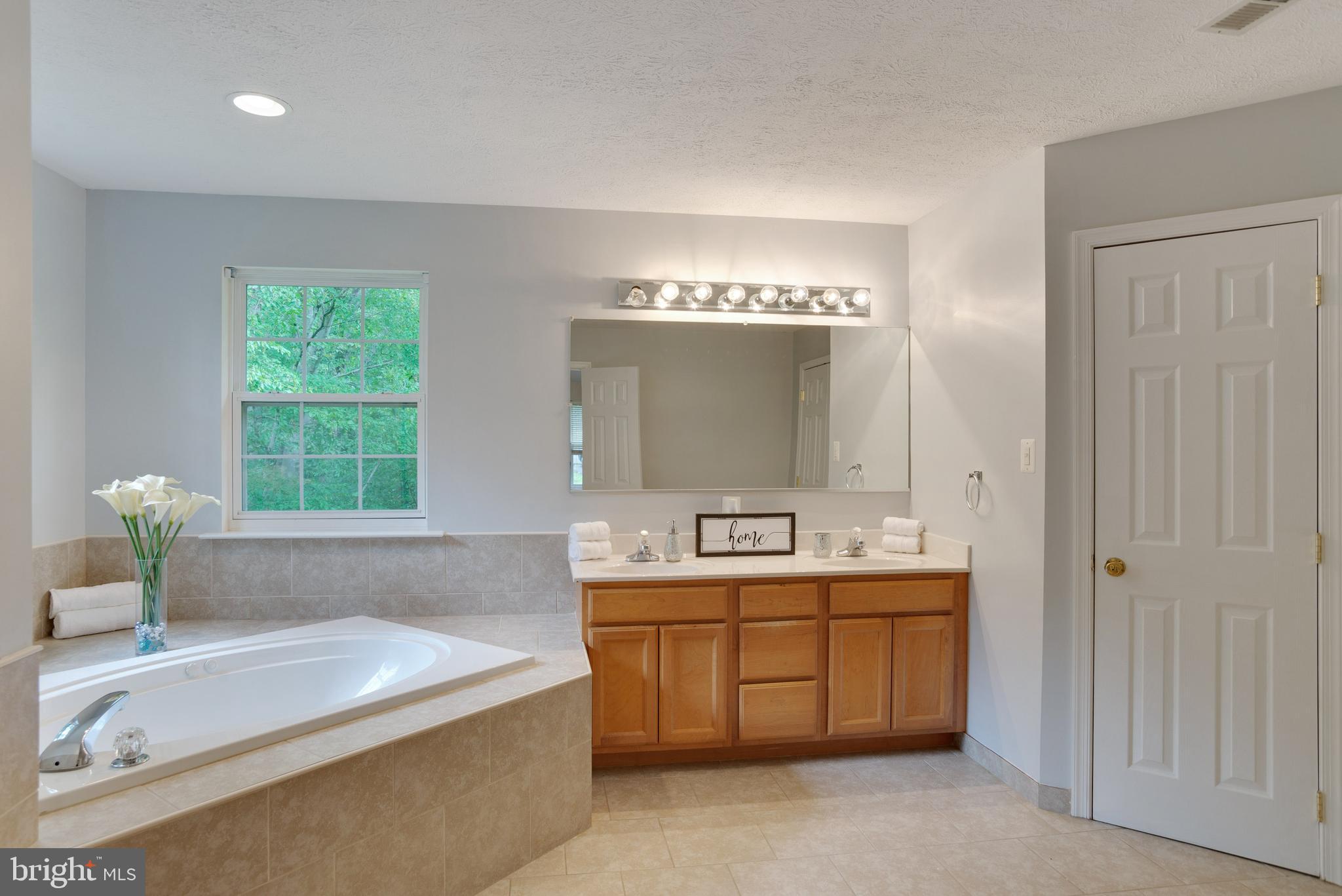 EASTERN HILLS - Residential