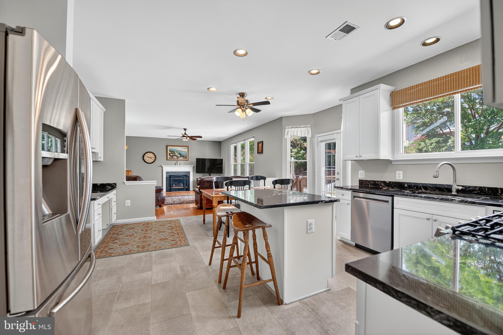 811 CASLA COURT SE
