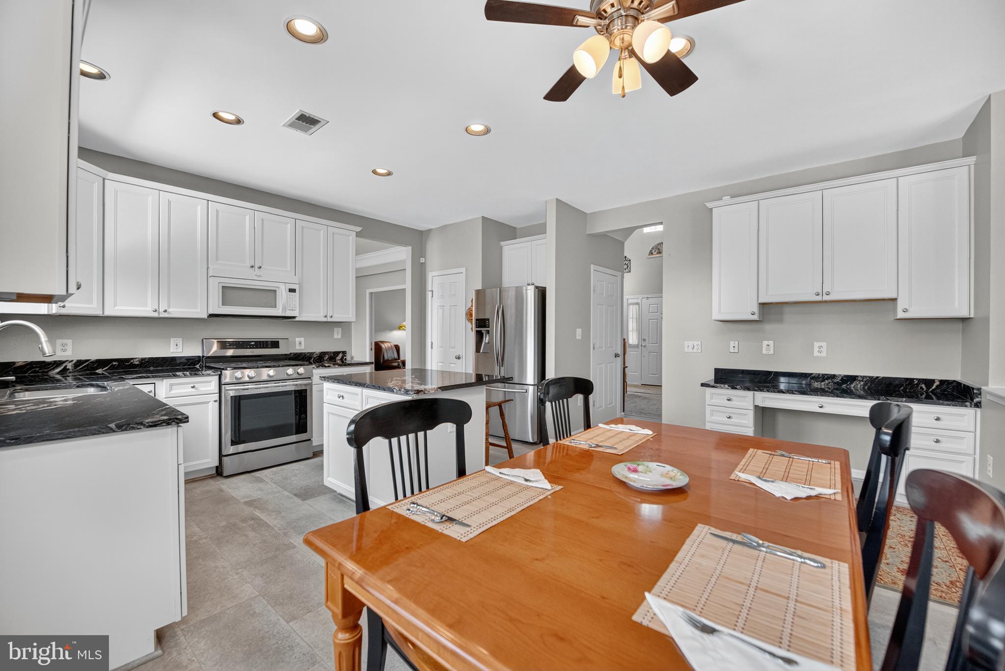 811 CASLA COURT SE
