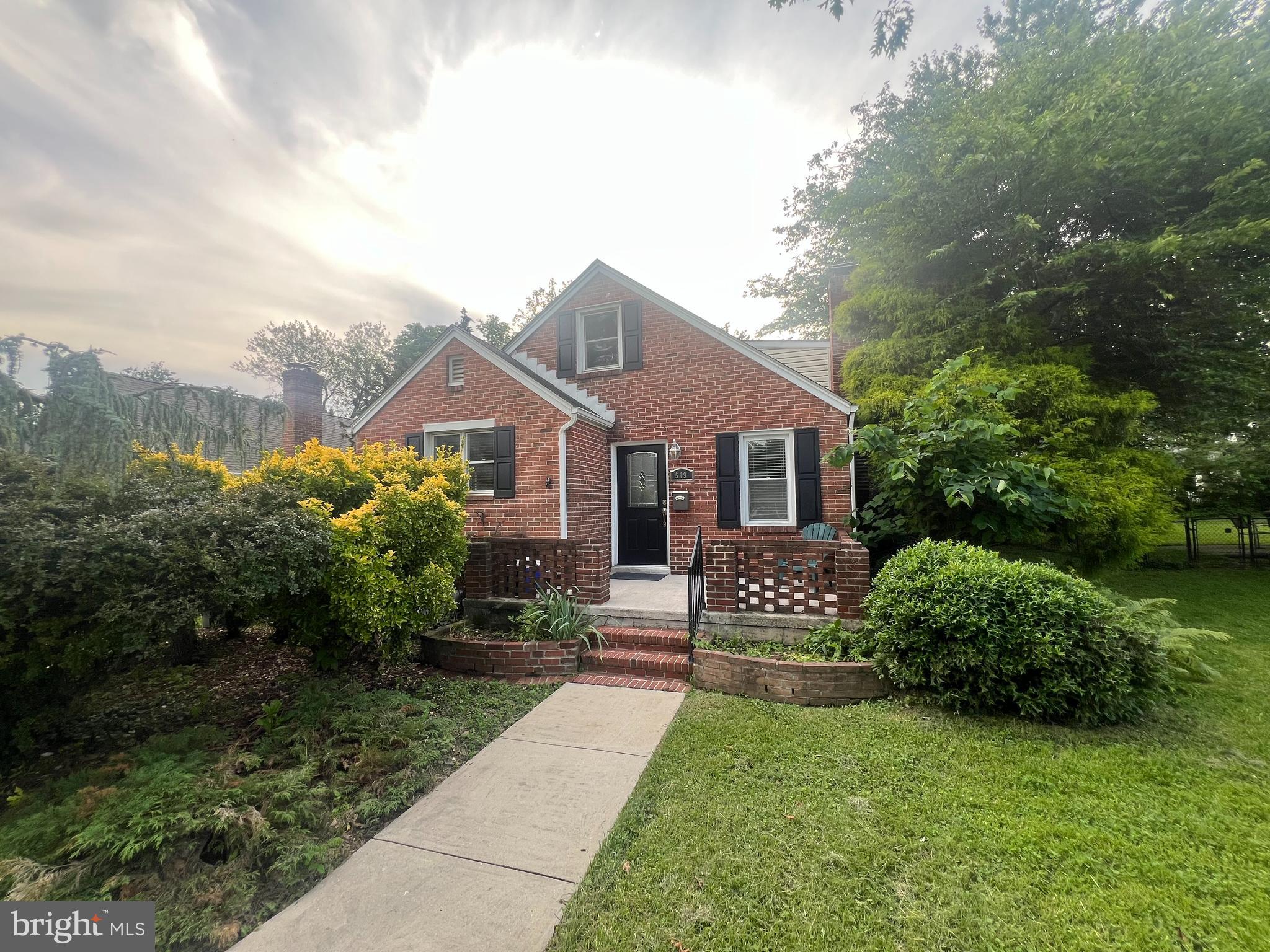 📍 New price, unbeatable location, and move-in ready – schedule your tour today before it’s gone!
Own a beautifully maintained 2495 sq ft home in one of Frederick’s most desirable neighborhoods. Enjoy the modern kitchen and updated bathrooms, generous-sized bedrooms, and a versatile walkout basement ideal for a home office, rec room, or guest suite. Step out to your private backyard retreat, perfect for BBQs, gardening, or unwinding after a long day. Tucked away in a quiet community with no HOA, yet just minutes from downtown Frederick, parks, shopping, and major commuter routes – this home truly has it all.