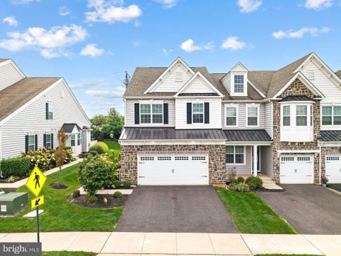 Townhouse For Sale - 105 Woodwinds Drive<br/> COLLEGEVILLE, PA 19426
