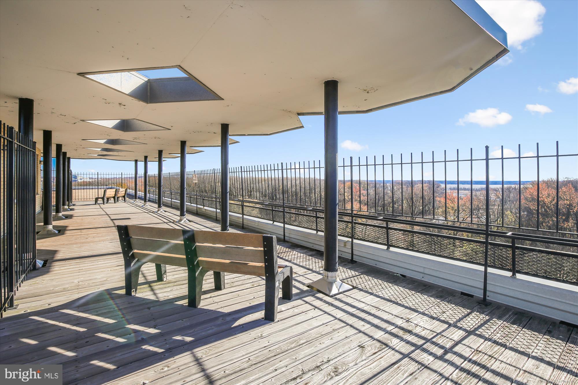 RIVER TOWERS - Residential