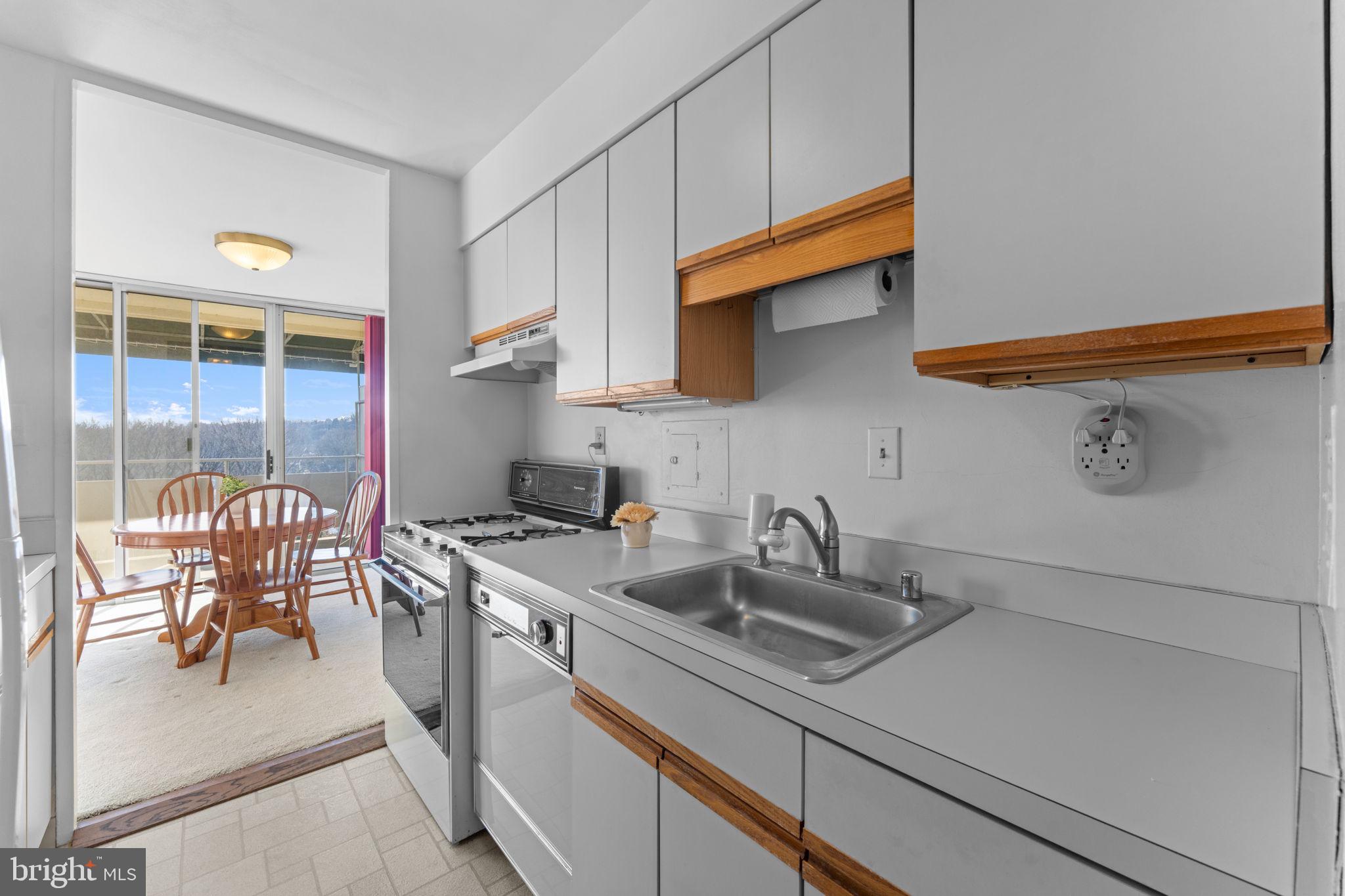 RIVER TOWERS - Residential