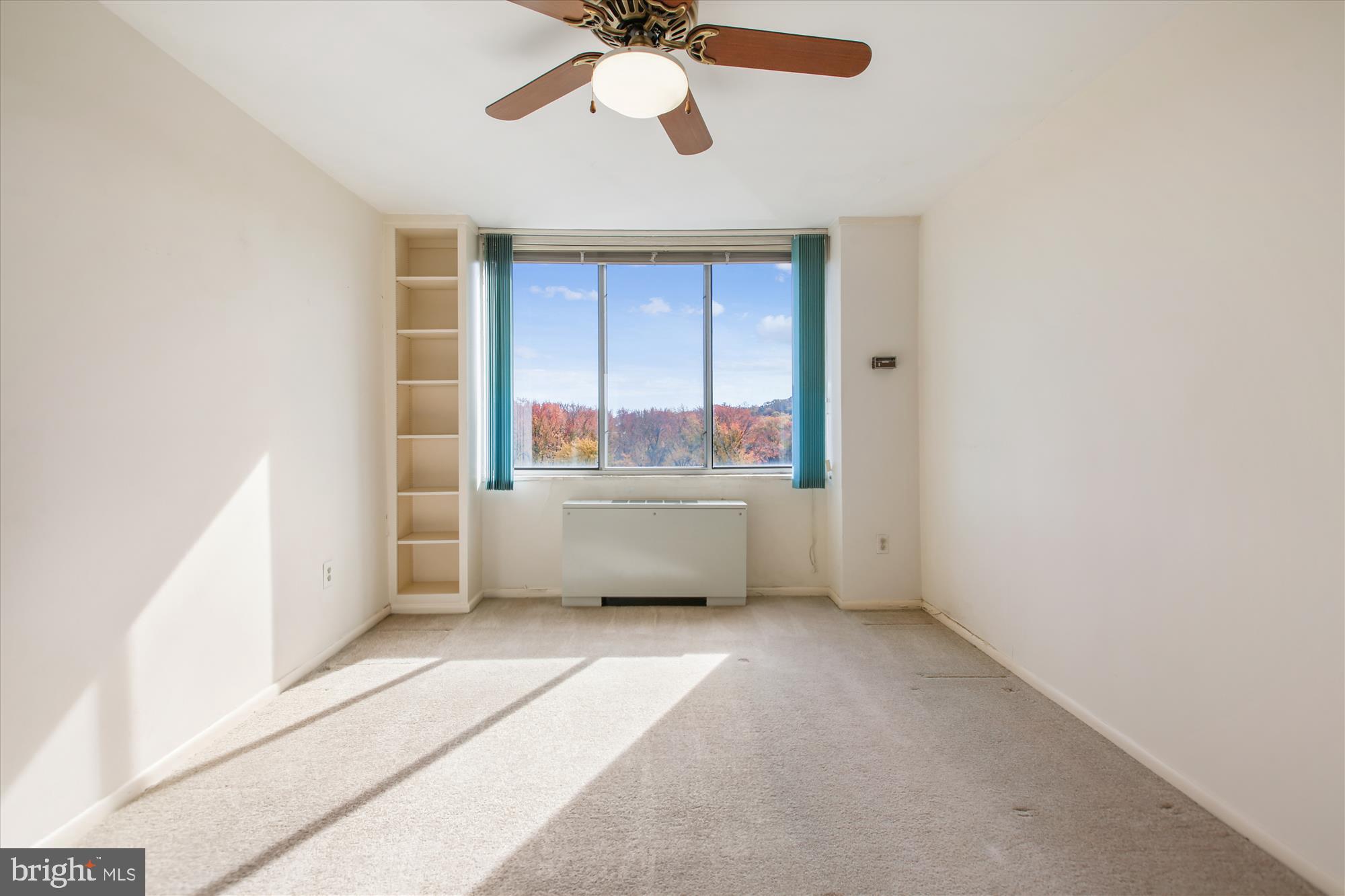 RIVER TOWERS - Residential