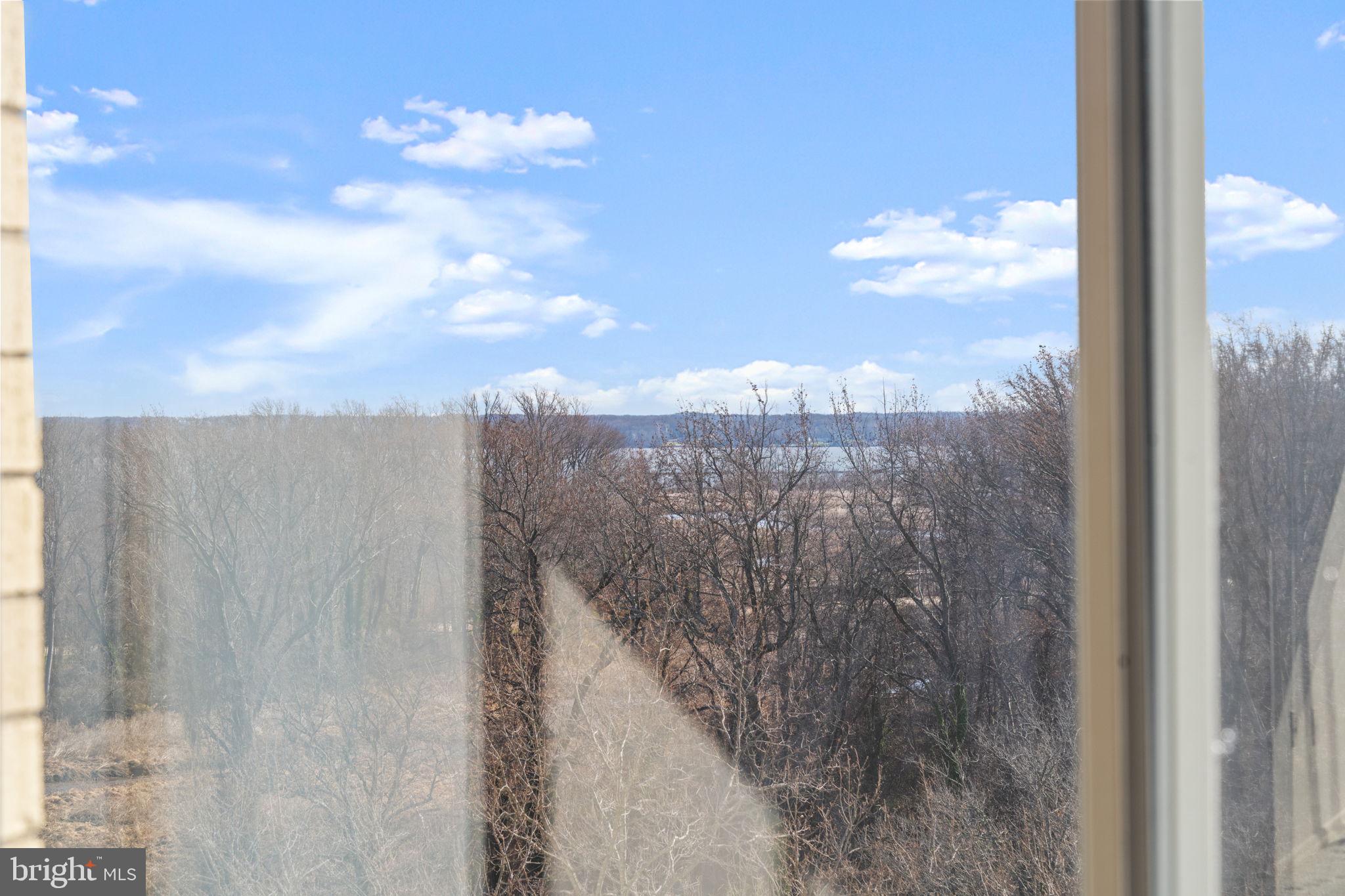 RIVER TOWERS - Residential