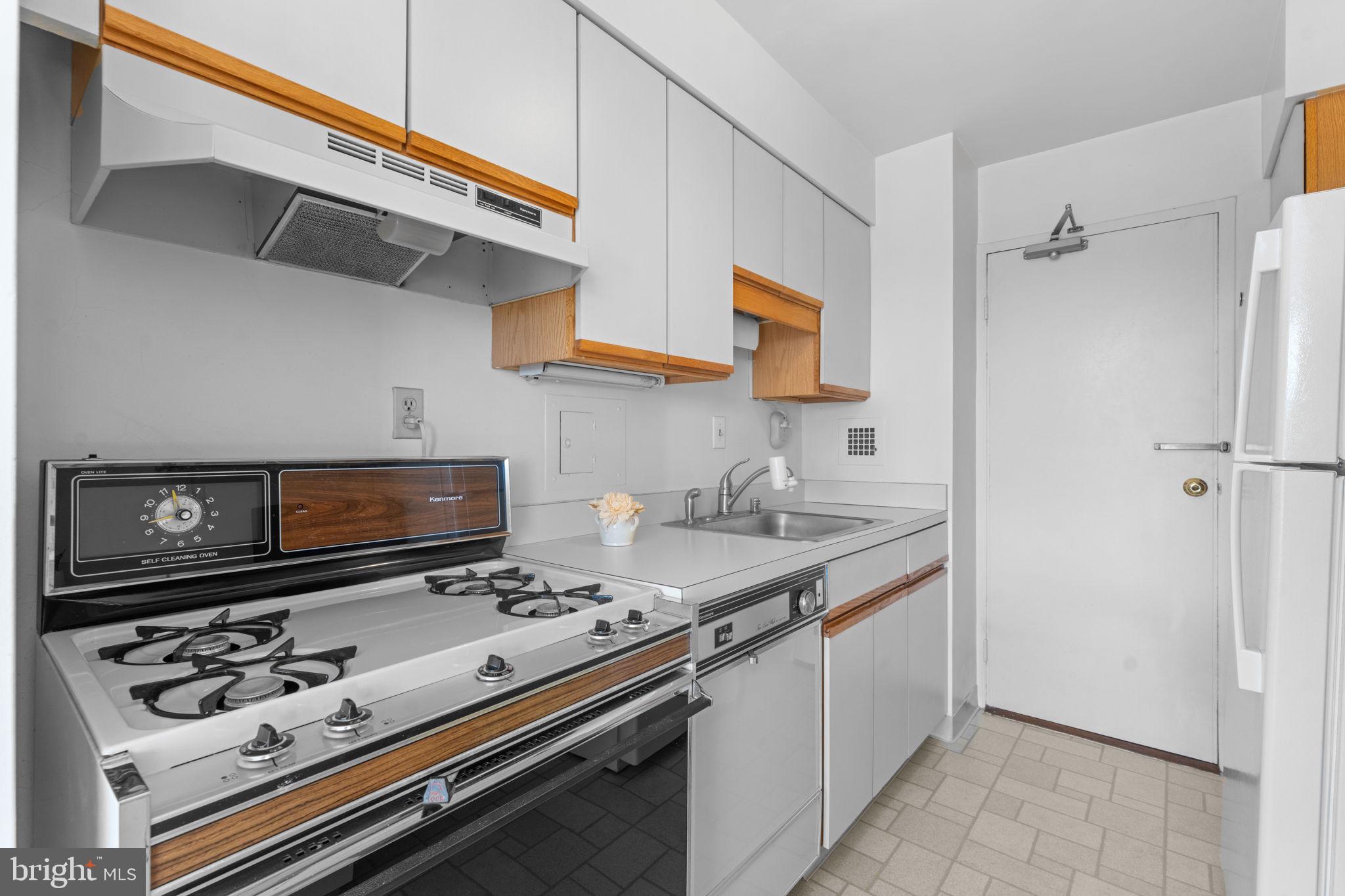 RIVER TOWERS - Residential